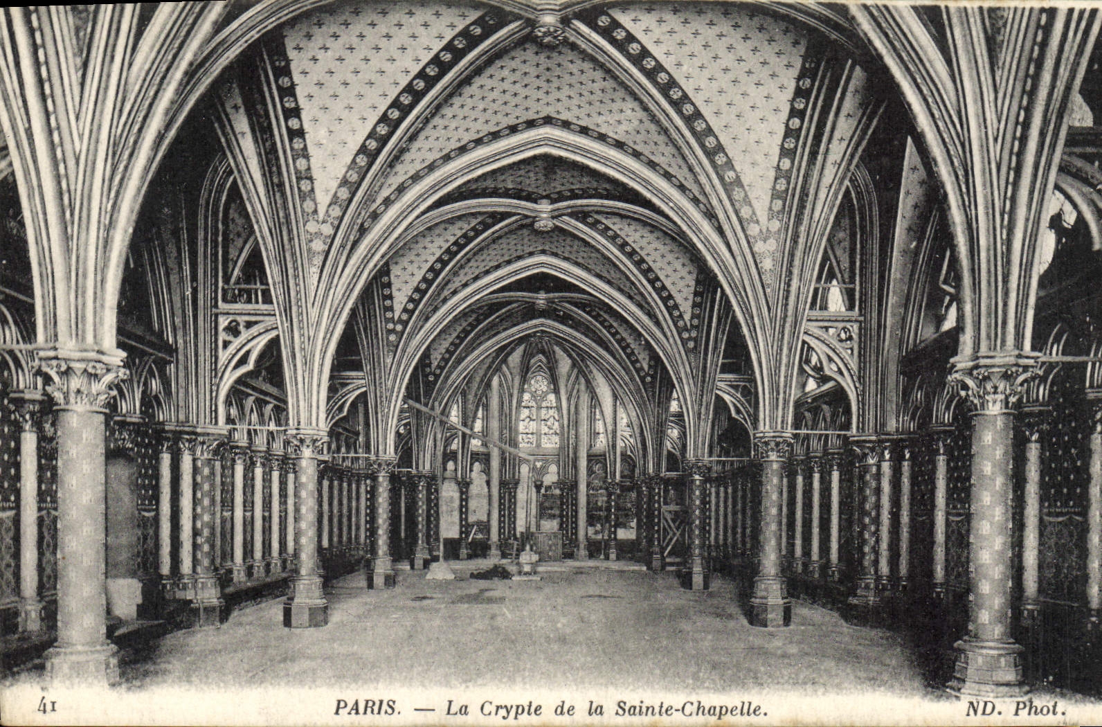 CPA Paris La Crypte de la Sainte Chapelle