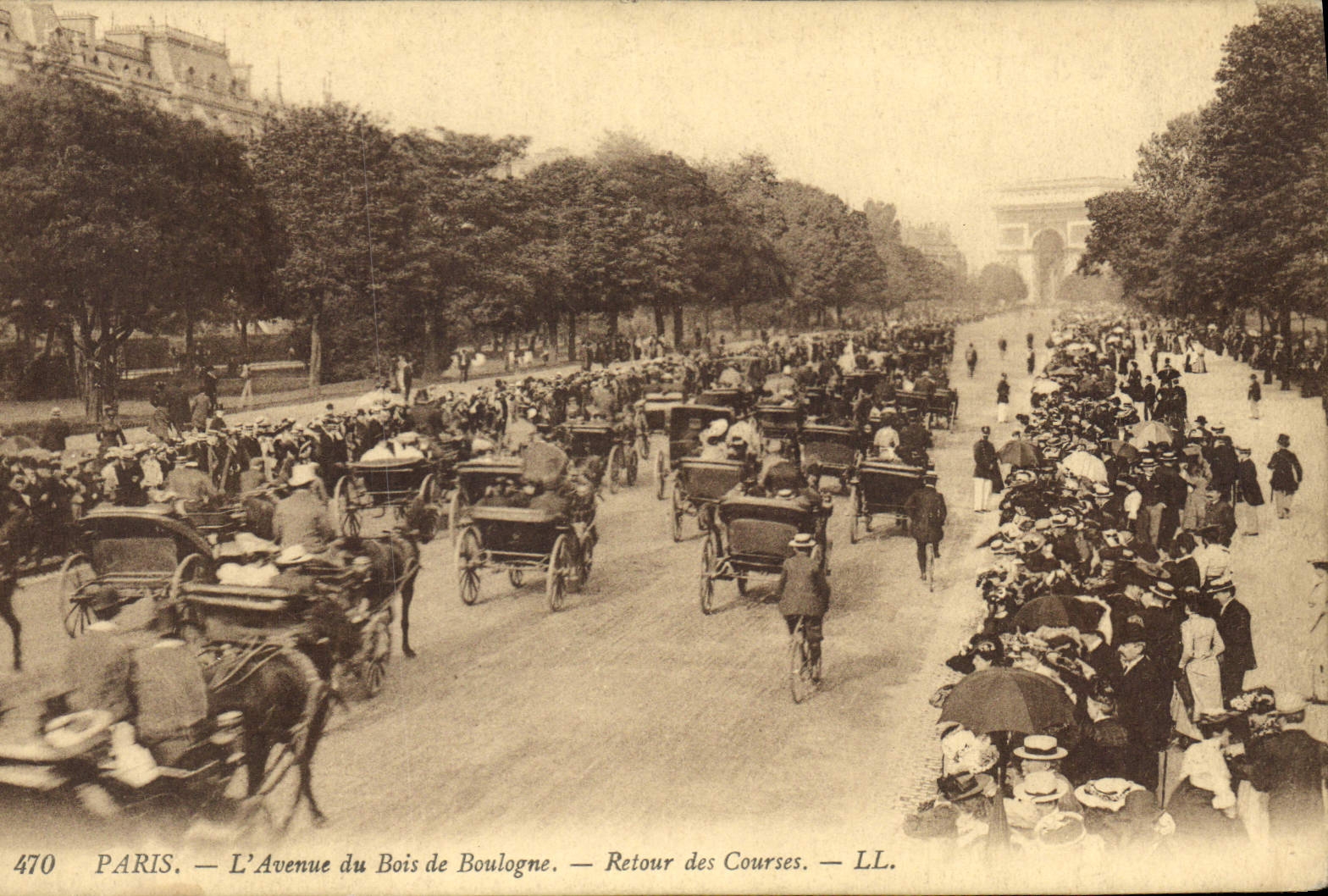 CPA Paris L'Avenue du Bois de Boulogne Retour des Courses 