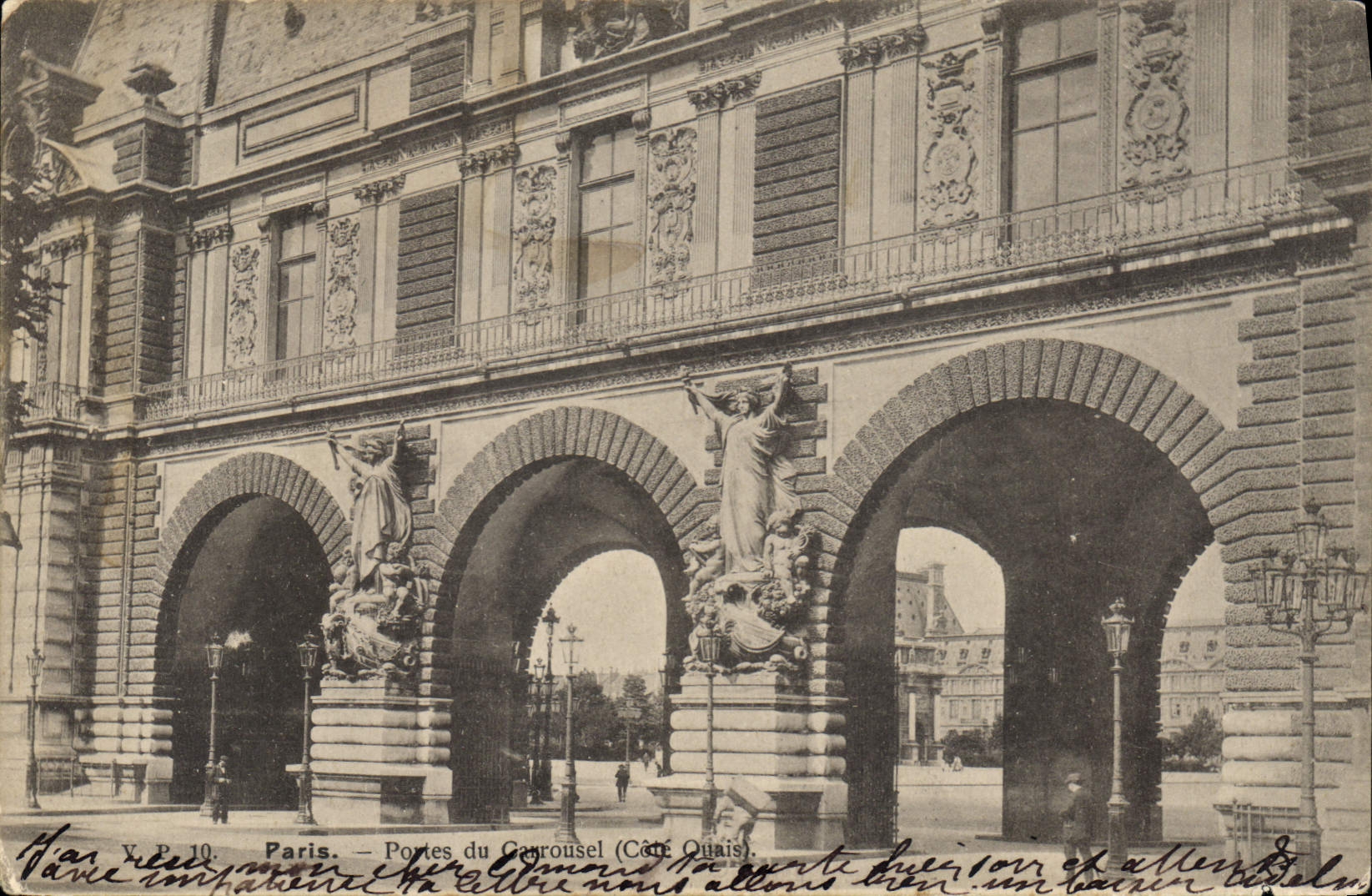 CPA Paris Portes du Carrousel 