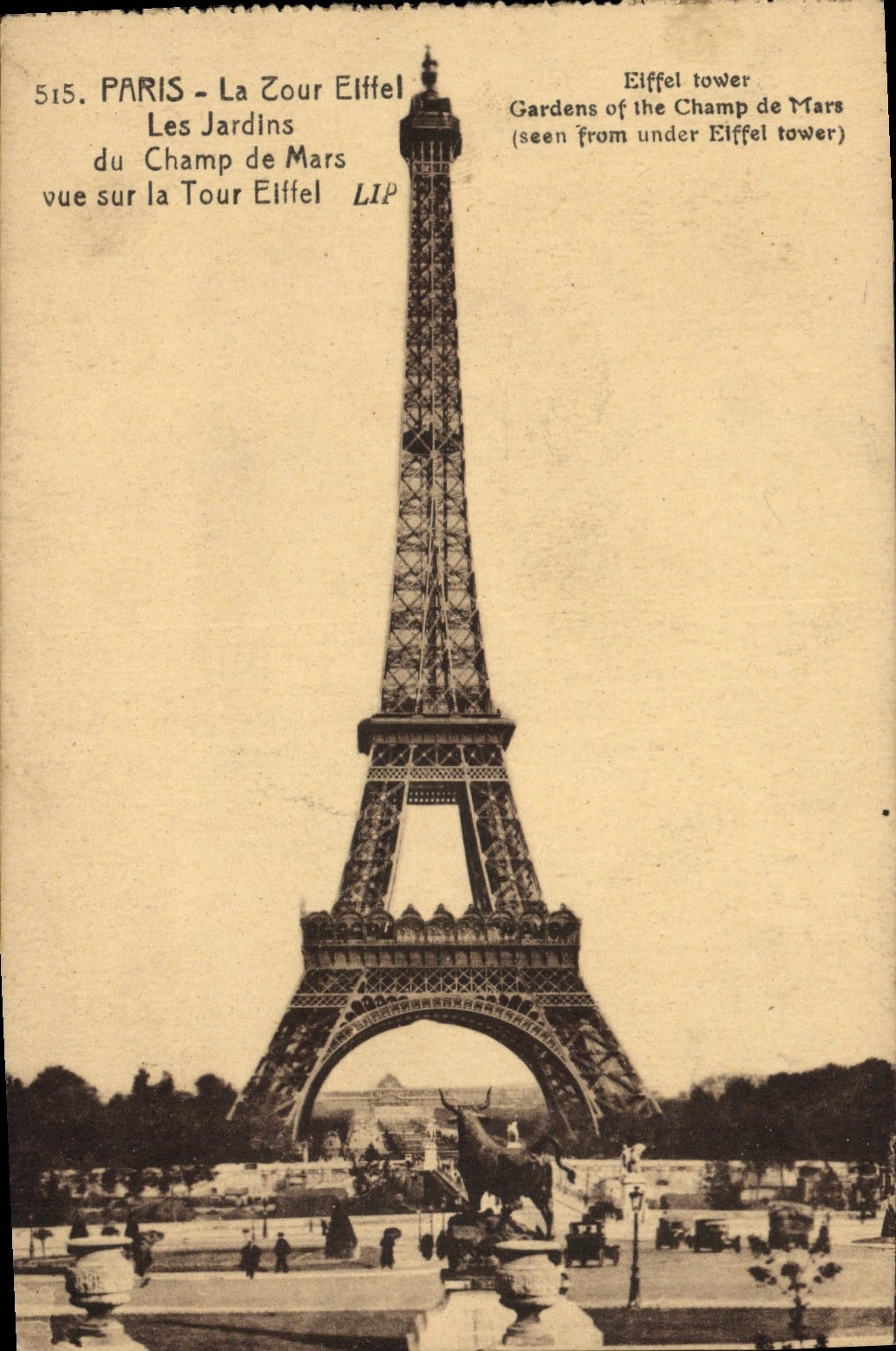 CPA Paris La Tour Eiffel Les Jardins du Champ de Mars vue sur la Tour Eiffel