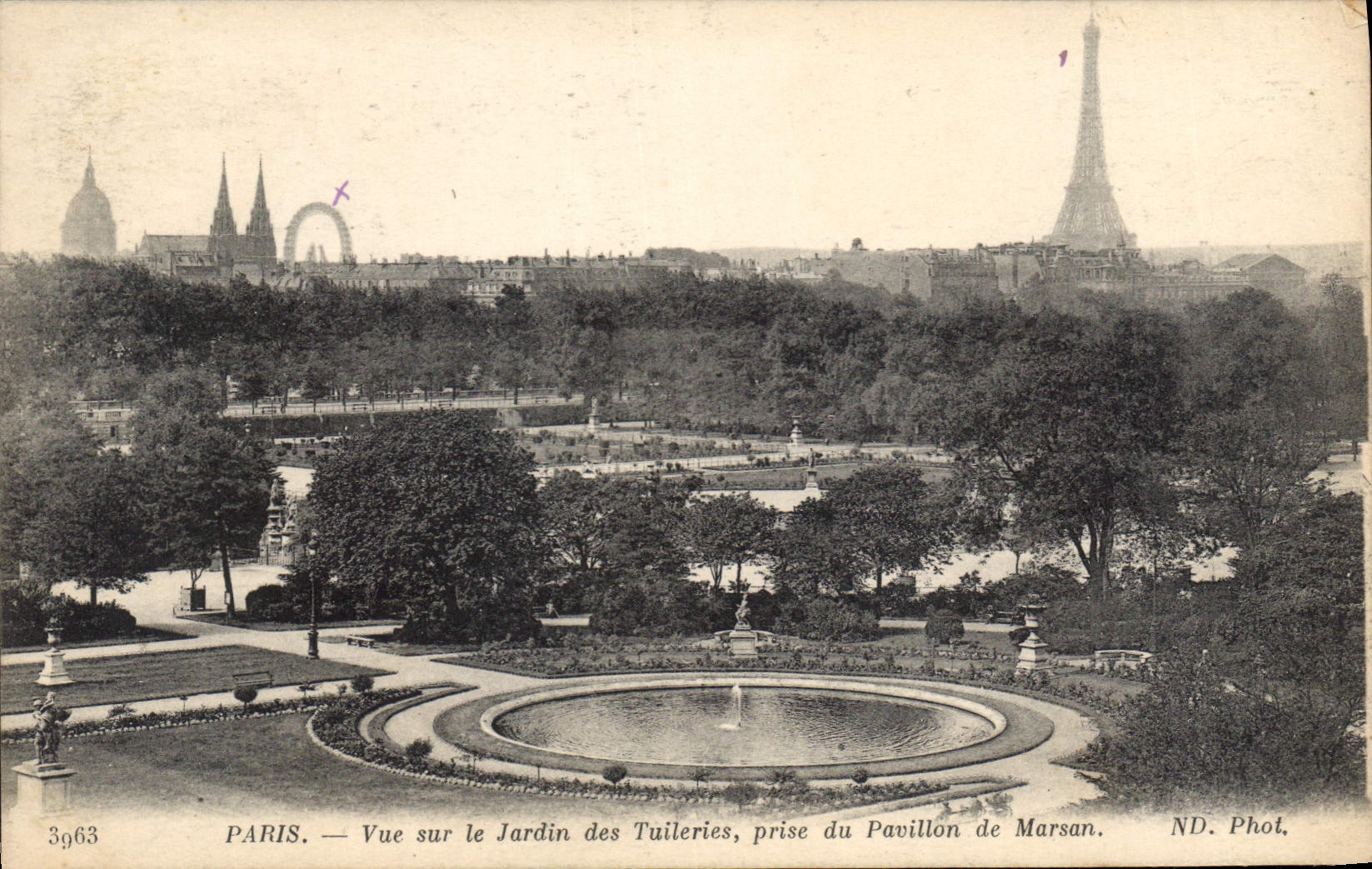 CPA Paris Vue sur le Jardin des Tuileries prise du Pavillon de Marsan Tour Eiffel