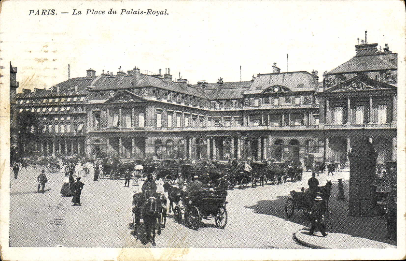 CPA Paris La Place du Palais Royal