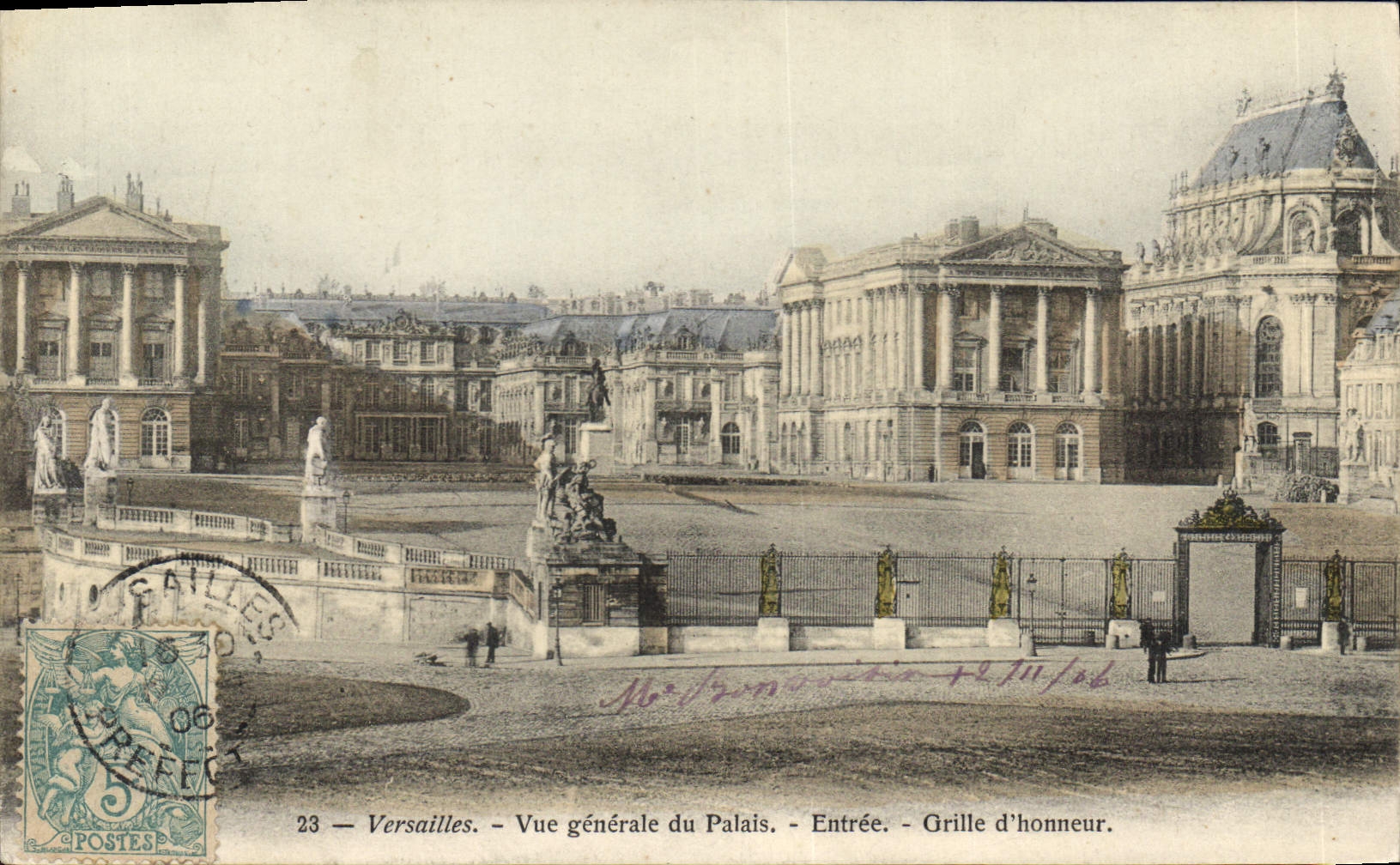 CPA Versailles Vuegenerale du palais Entree Grille d'honneur 