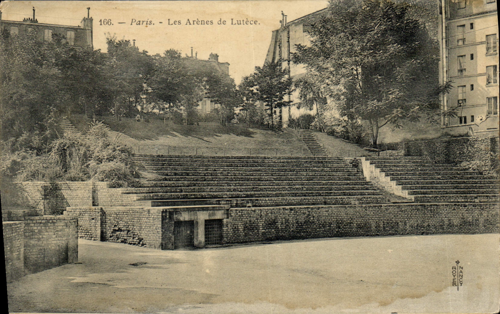 CPA Paris Les Arenes de Lutece 