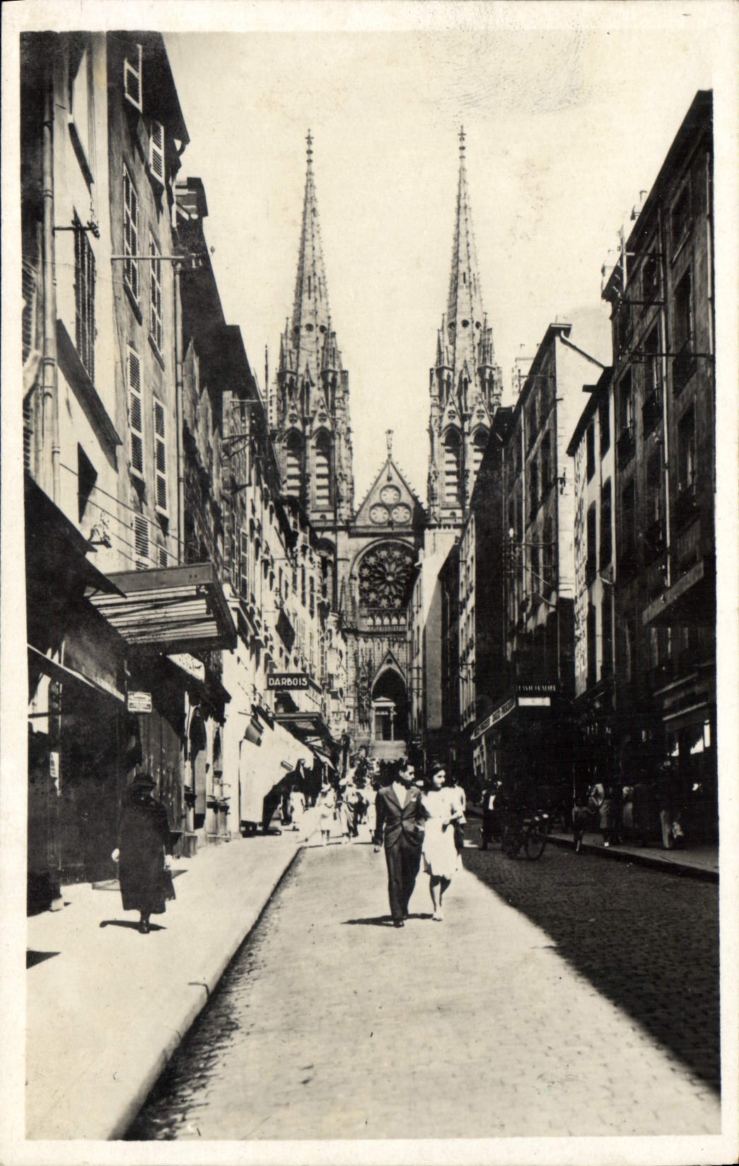 CPA Clermont Ferrand Puy de Dome La Cathedrale vue de la rue des Gras