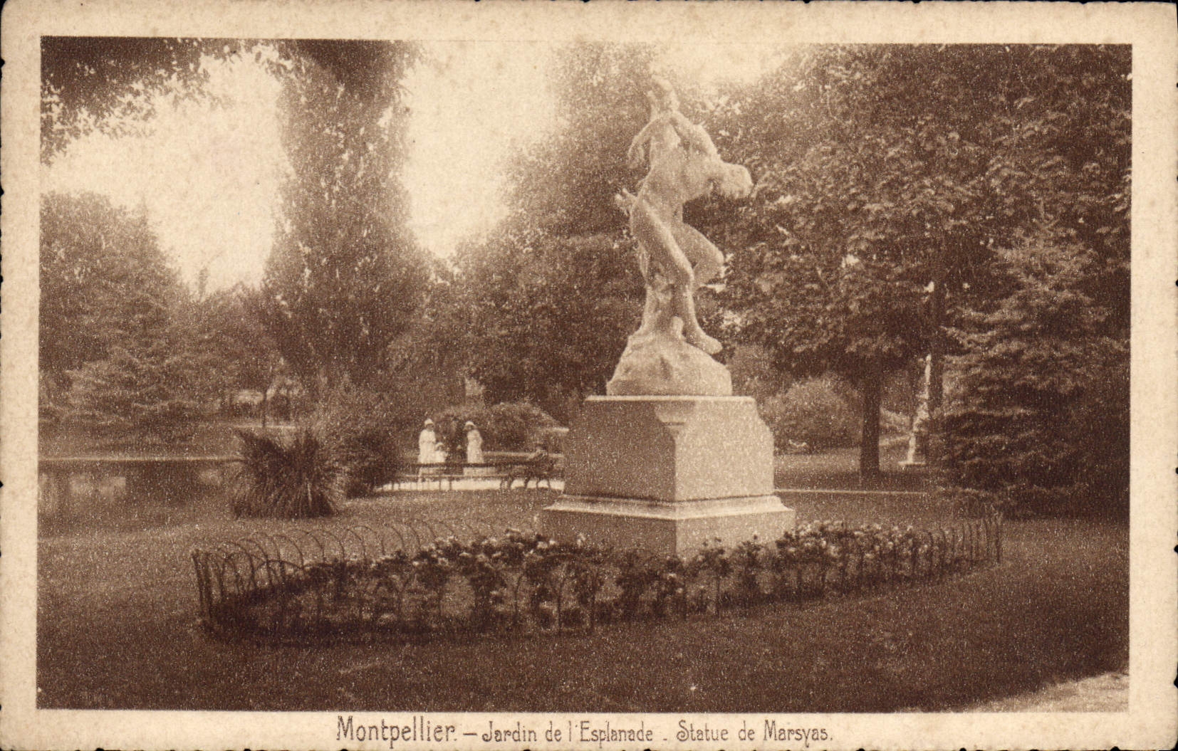 CPM Montpellier Jardin de l'Esplanade Statue de Marsyas