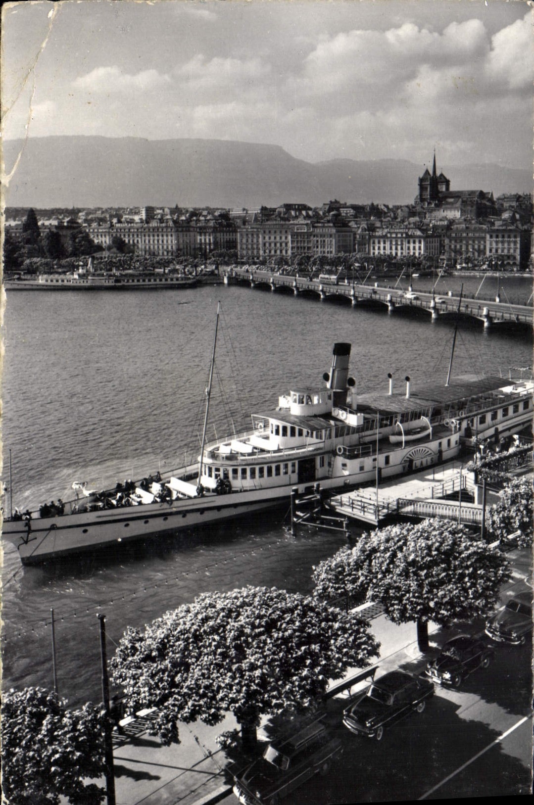 CPM Geneve Debarcadere du Quai du Mont Blanc et la Ville 