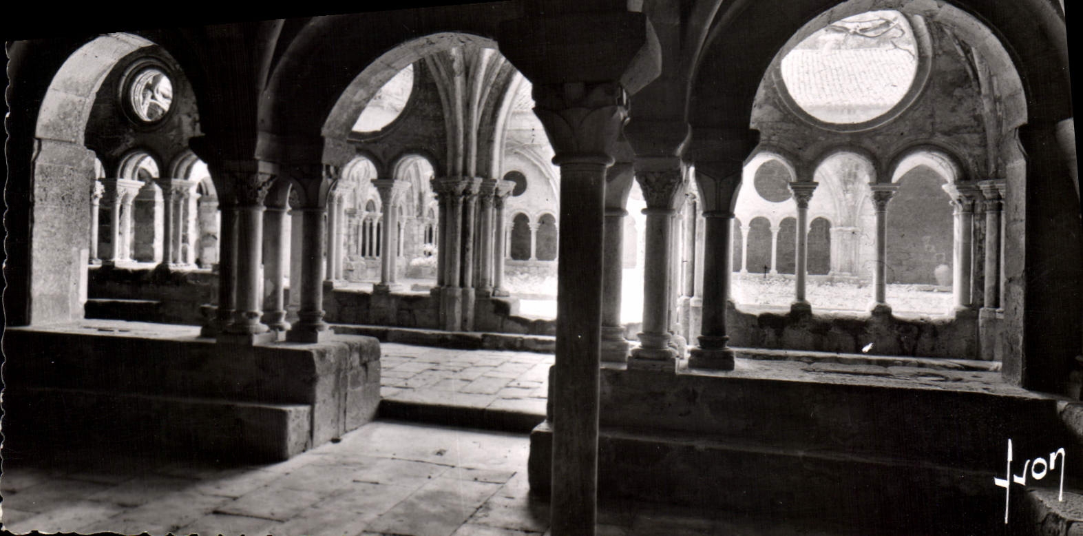 CPM Abbaye de Fontfroide Narbonne Aude Cloitre et salle Capitulaire