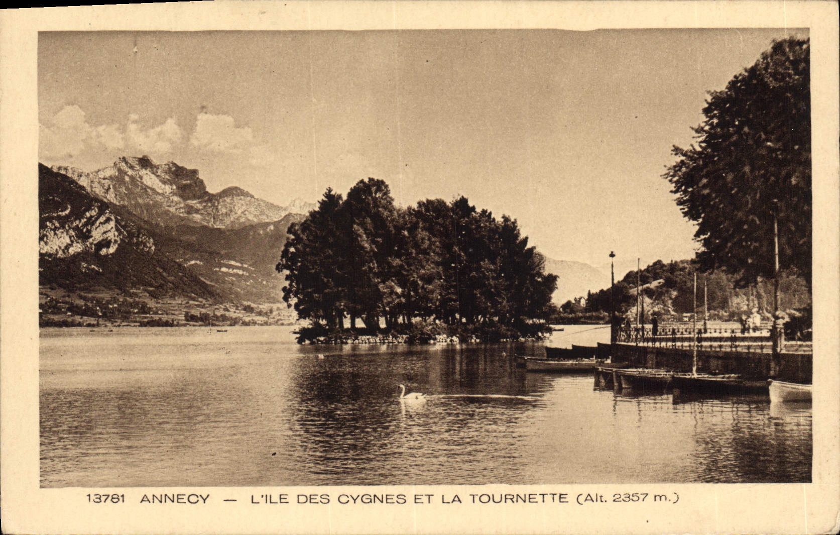 CPM Annecy L'Ile des Cygnes et la Tournette 