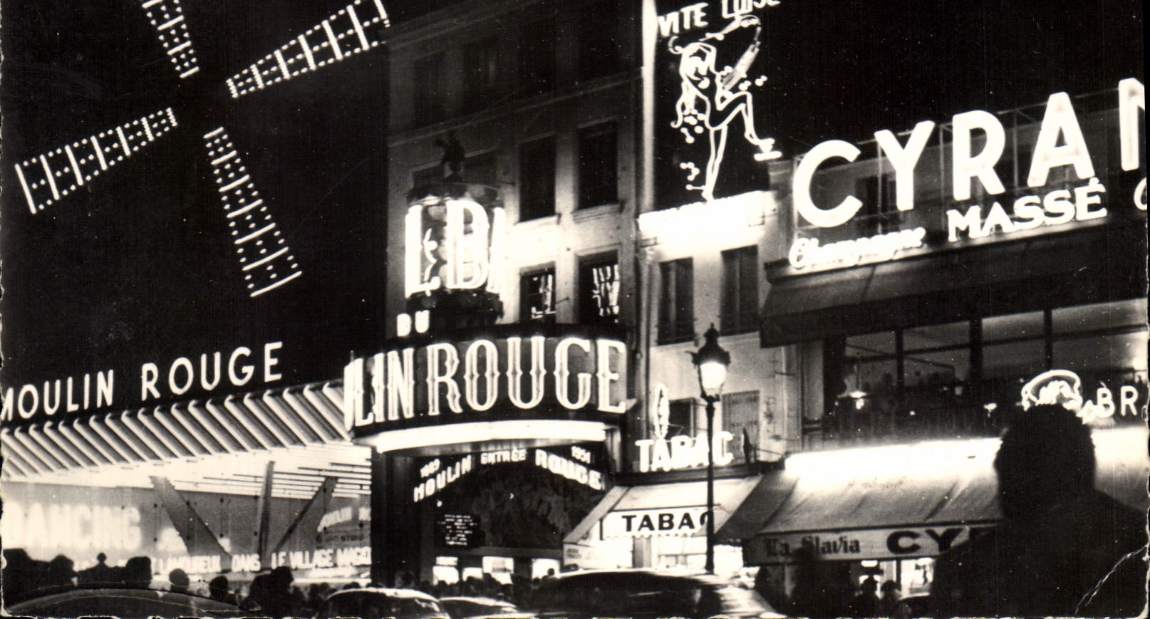 CPM Paris Le Moulin Rouge la nuit