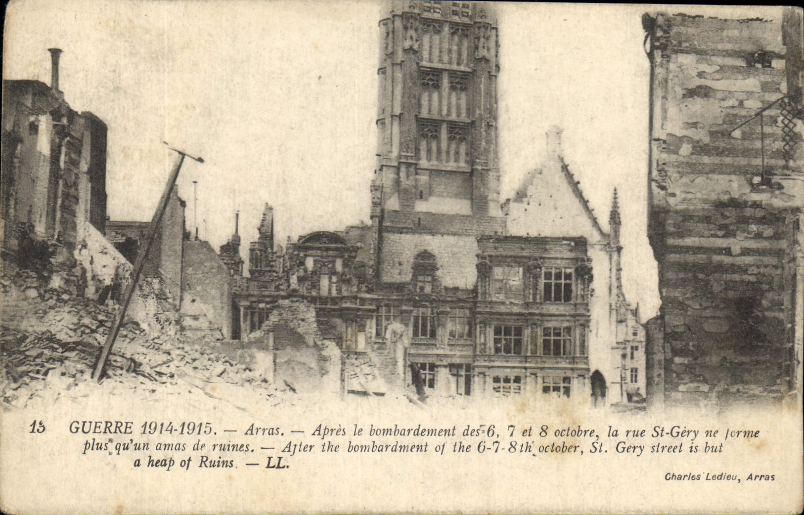 CPA Guerre 1914 1915 Arras Apres le bombardment Militaria