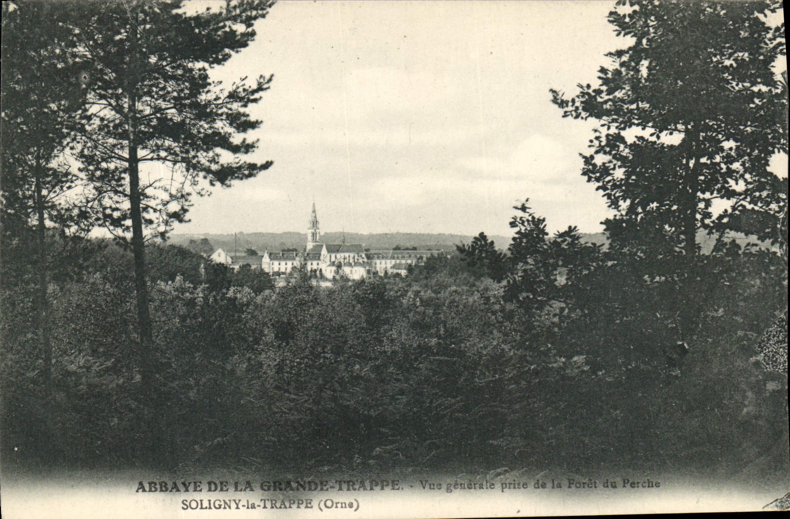 CPA Abbaye de la Grande Trappe Vue generale prise de la Foeri de Porche Soligny la Trappe