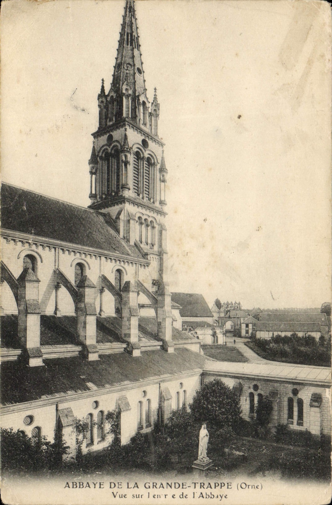 CPA Abbaye de La Grande Trappe Orne Vue sur l en r e de l'Abbaye