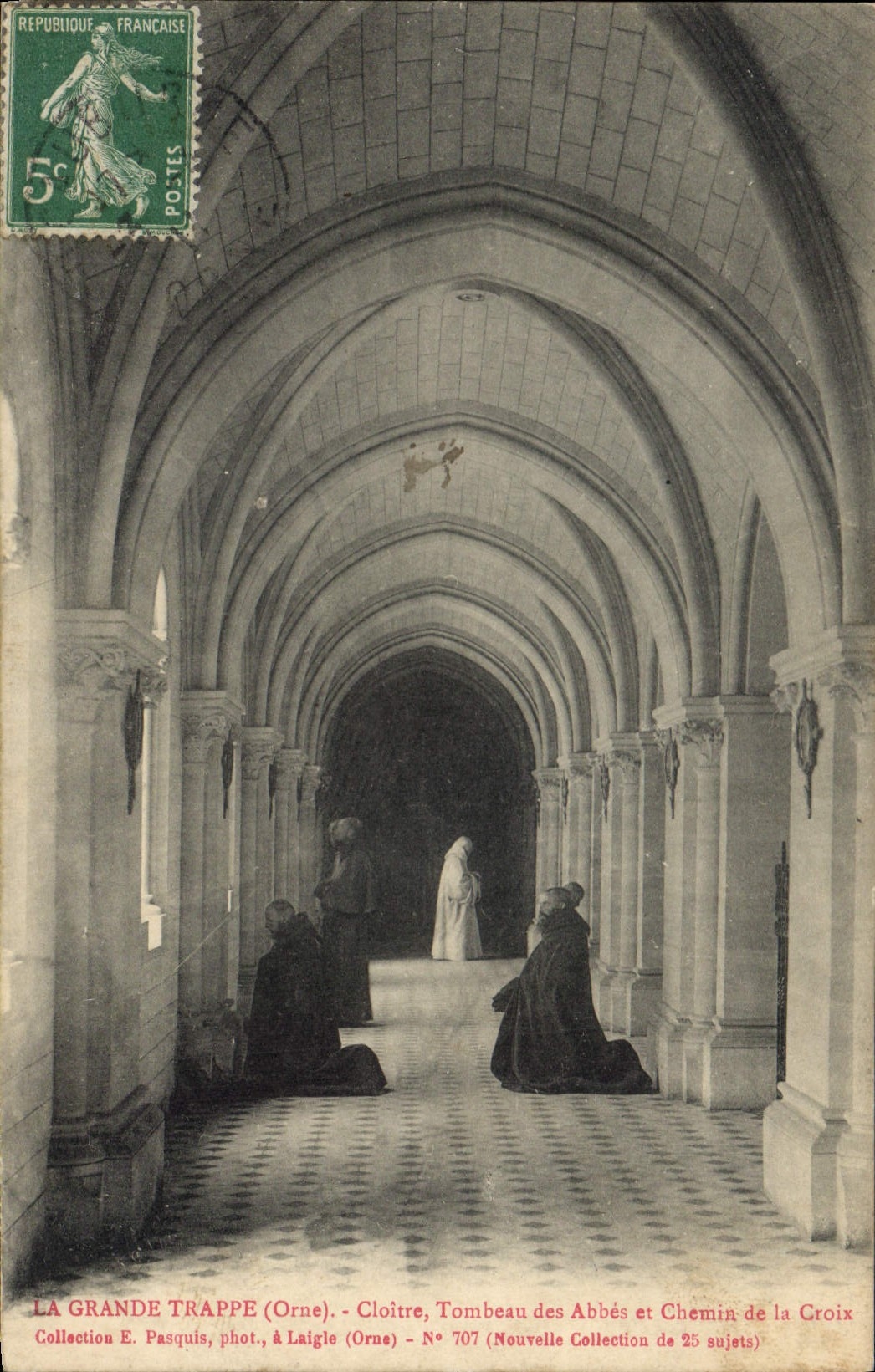 CPA La Grande Trappe Orne Tombeau des Abbes et Chemin de la Croix