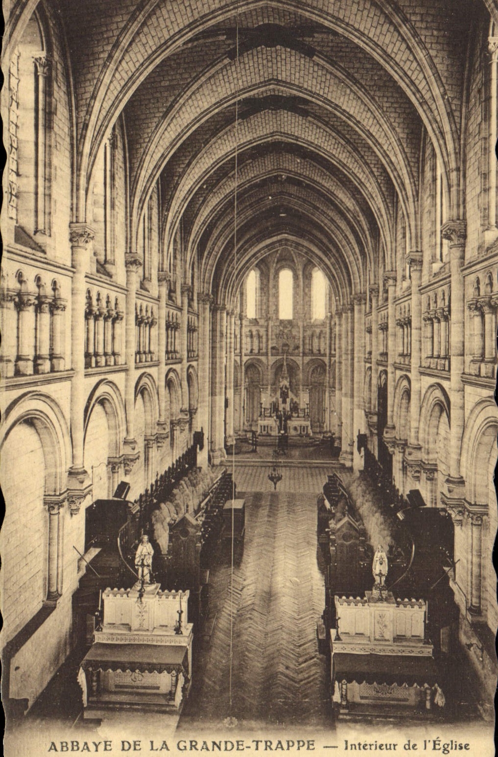 CPA Abbaye de la Grande Trappe Interieur de l'Eglise