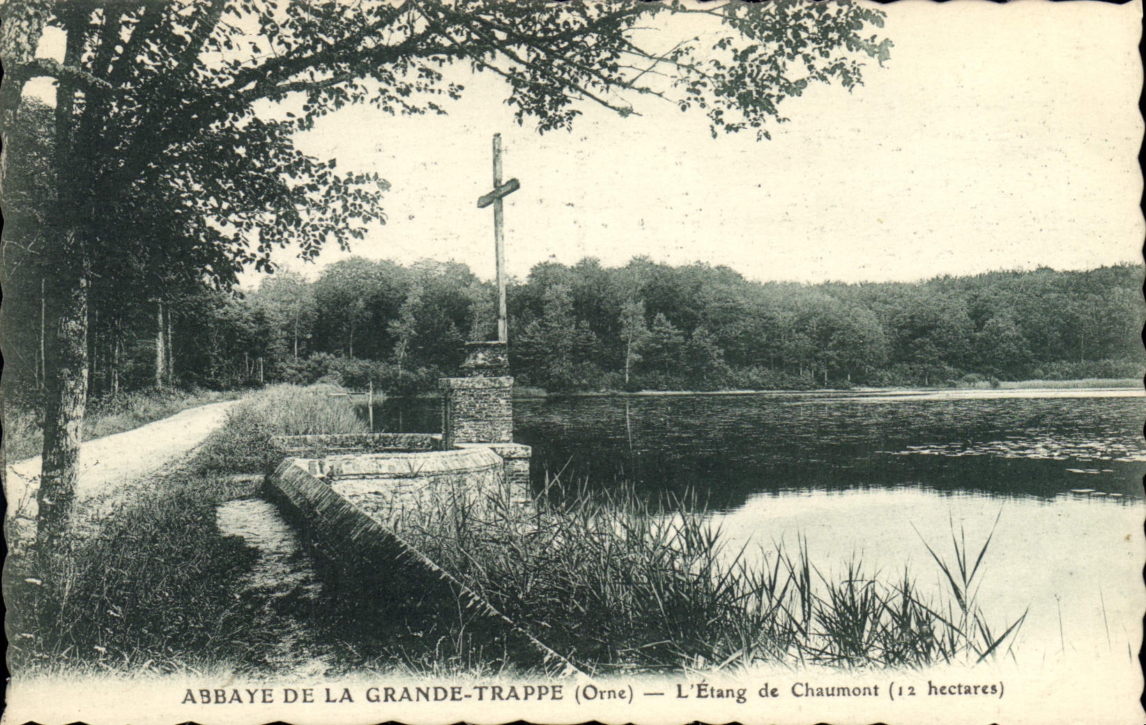 CPA De La Grande Trappe Orne l'Etang de Chaumont