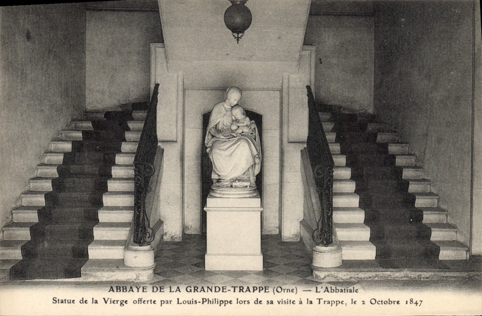 CPA Abbaye de La Grande Trappe Orne l'Abbatiale Statue de la Vierge offerte par Louis Philippe lors