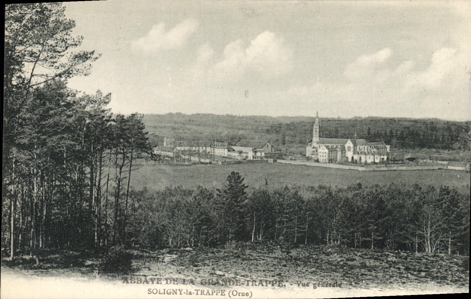 CPA Abbaye de La Grande Trappe Vue generale Soligny la Trappe Orne 