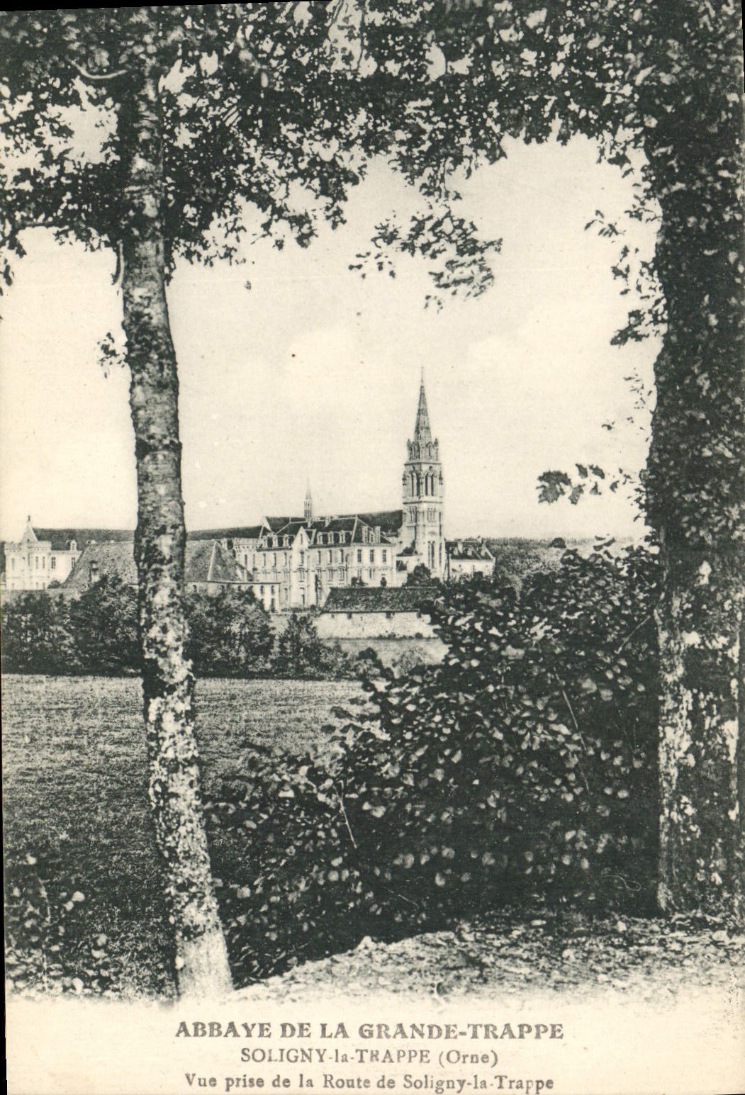 CPA Abbaye de La Grande Trappe Soligny la Trappe Orne Vie prise de la Route de Soligny la Trappe 