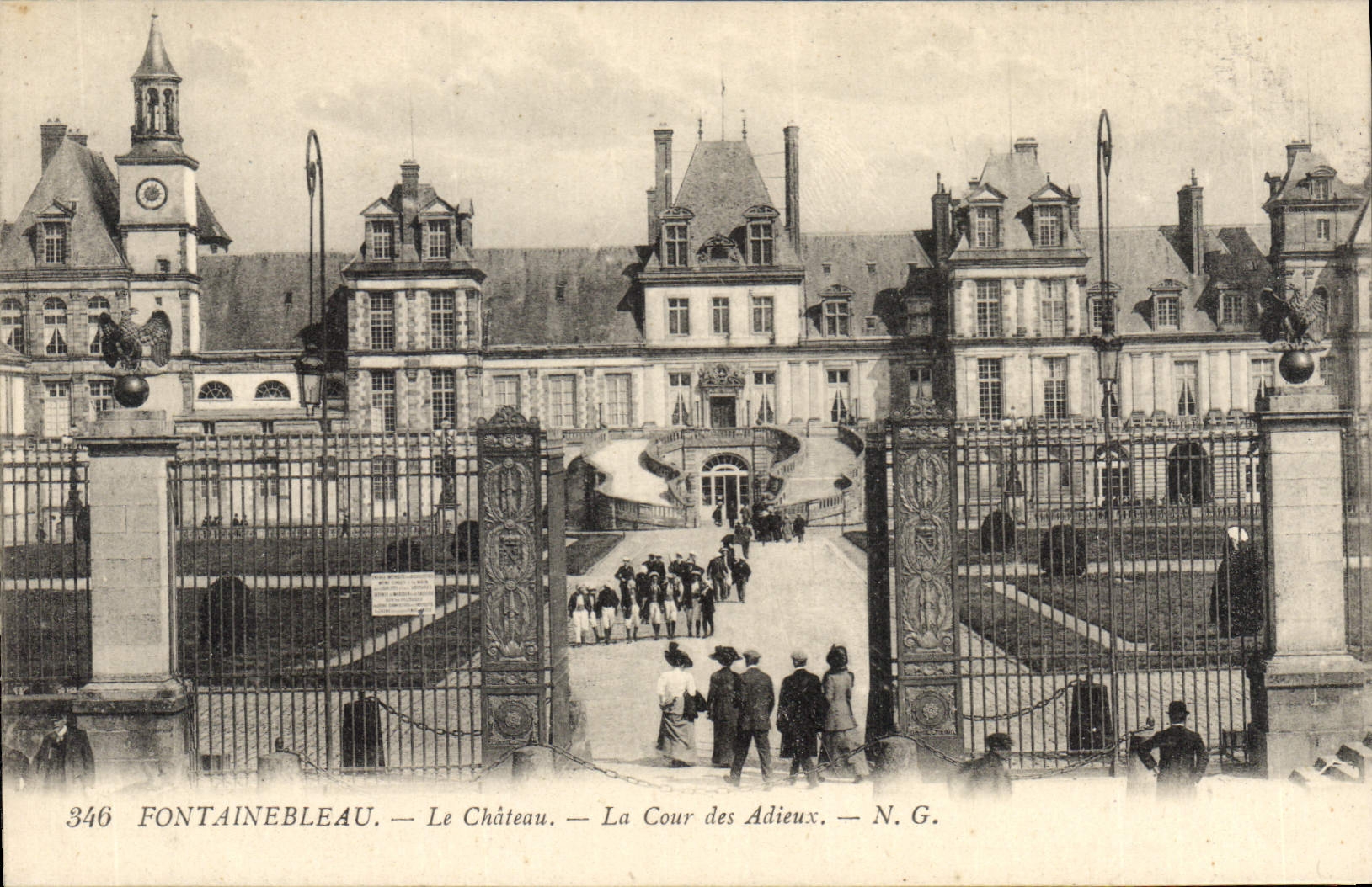 CPA Fontainebleau Le Chateau La Cour des Adieux 