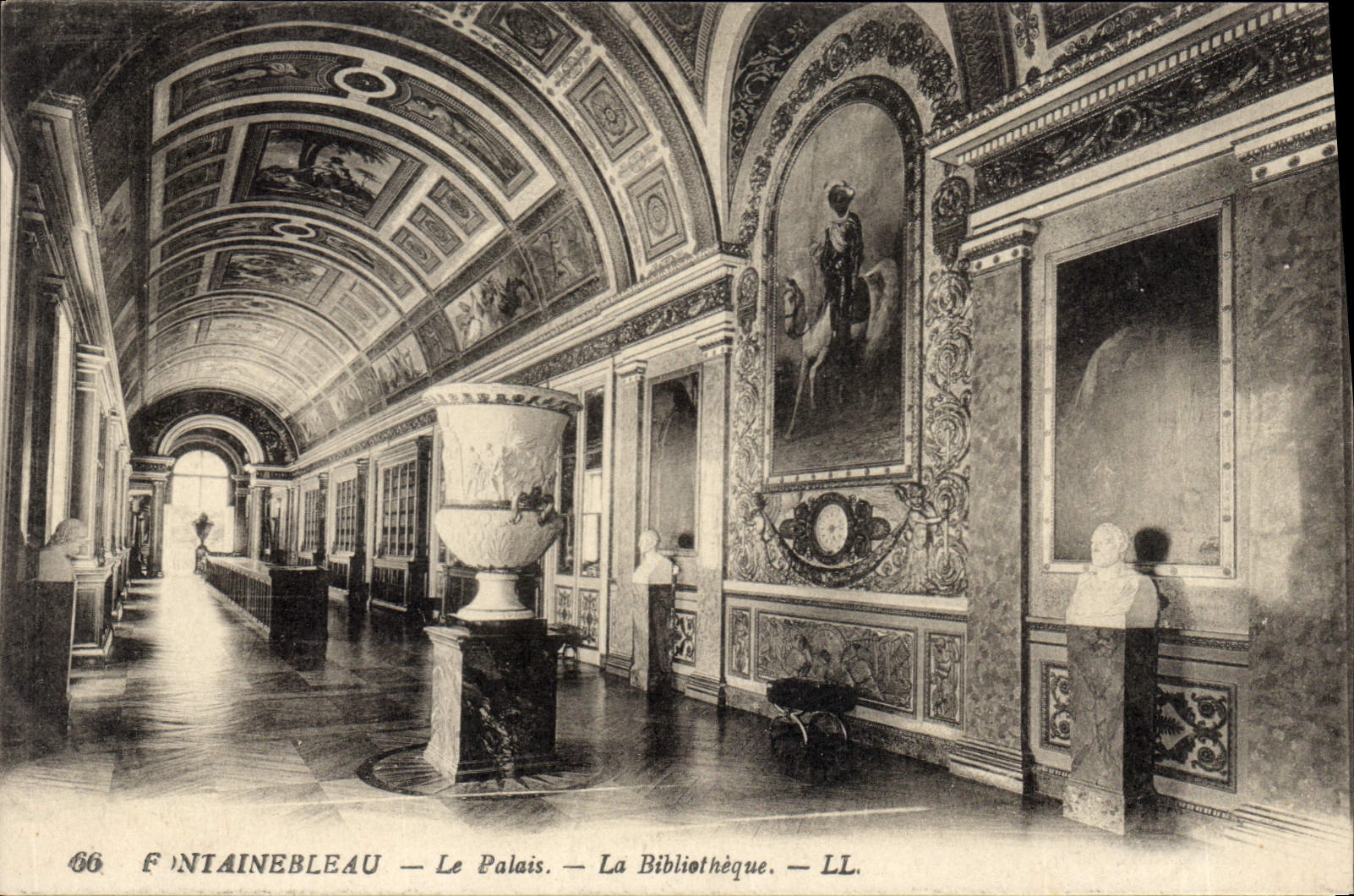 CPA Fontainebleau Le Palais La Bibliotheque