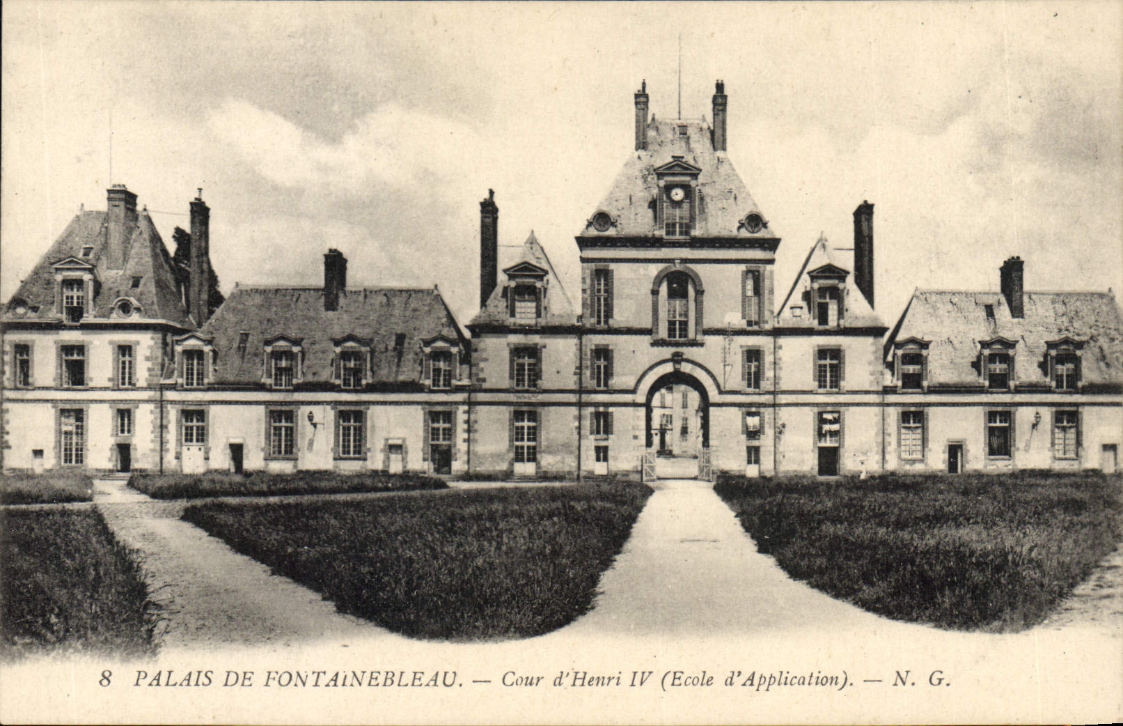 CPA Palais de Fontainebleau Cour d'Henri IV Ecole d'Application