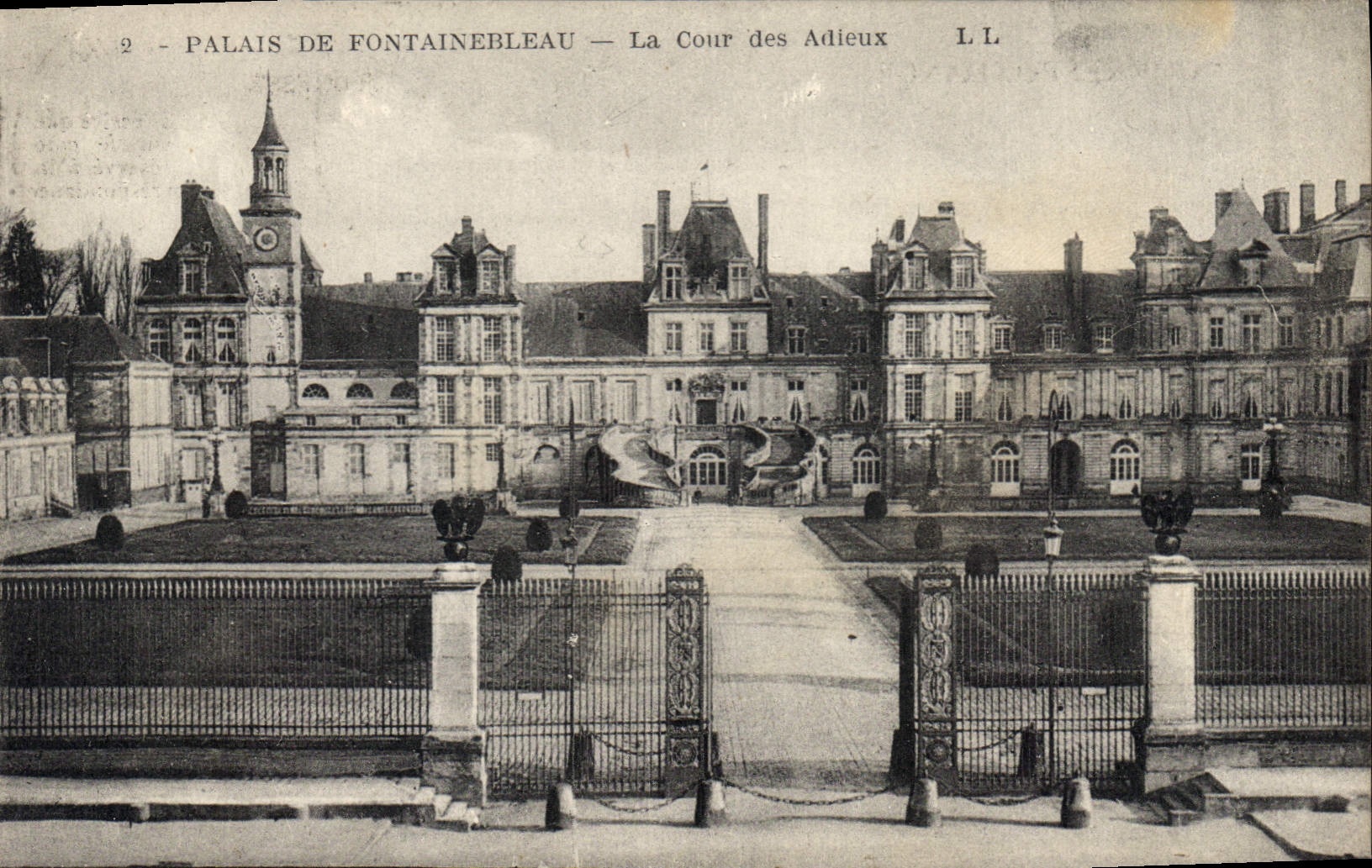 CPA Palais de Fontainebleau La Cour des Adieux