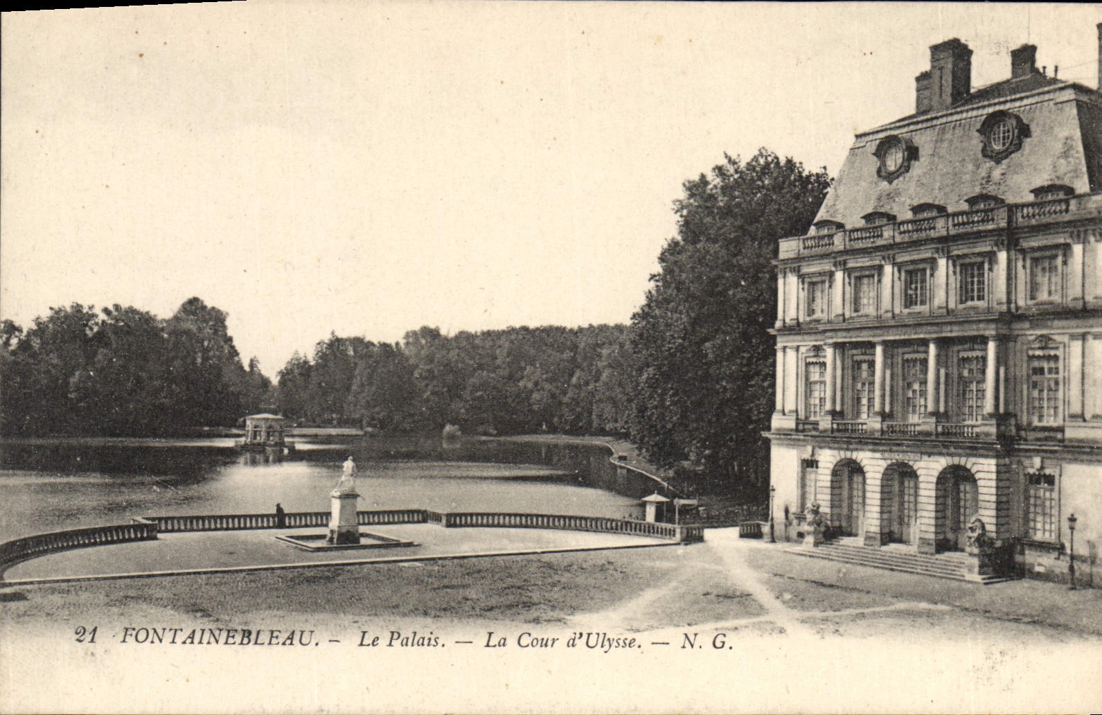 CPA Fontainebleau Le Palais La Cour d'Ulysse
