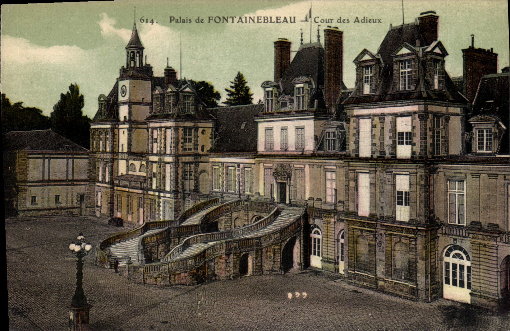 CPA Palais de Fontainebleau Cour des Adieux