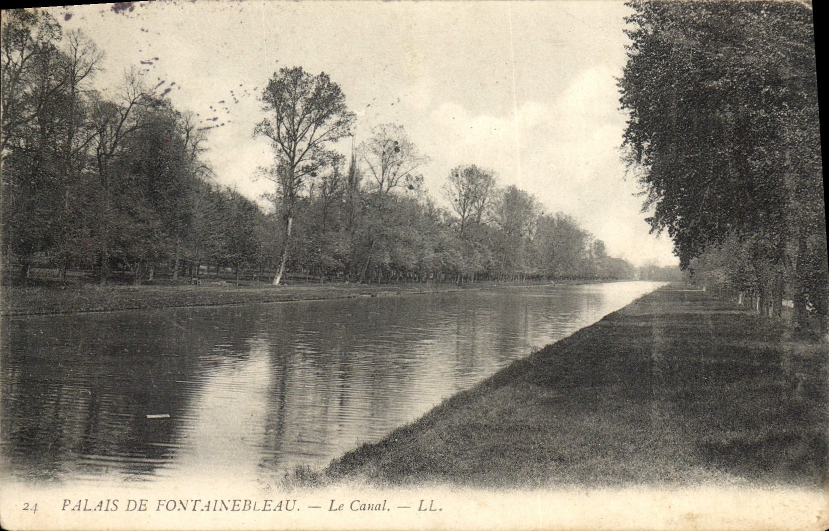 CPA Palais de Fontainebleau Le Canal 