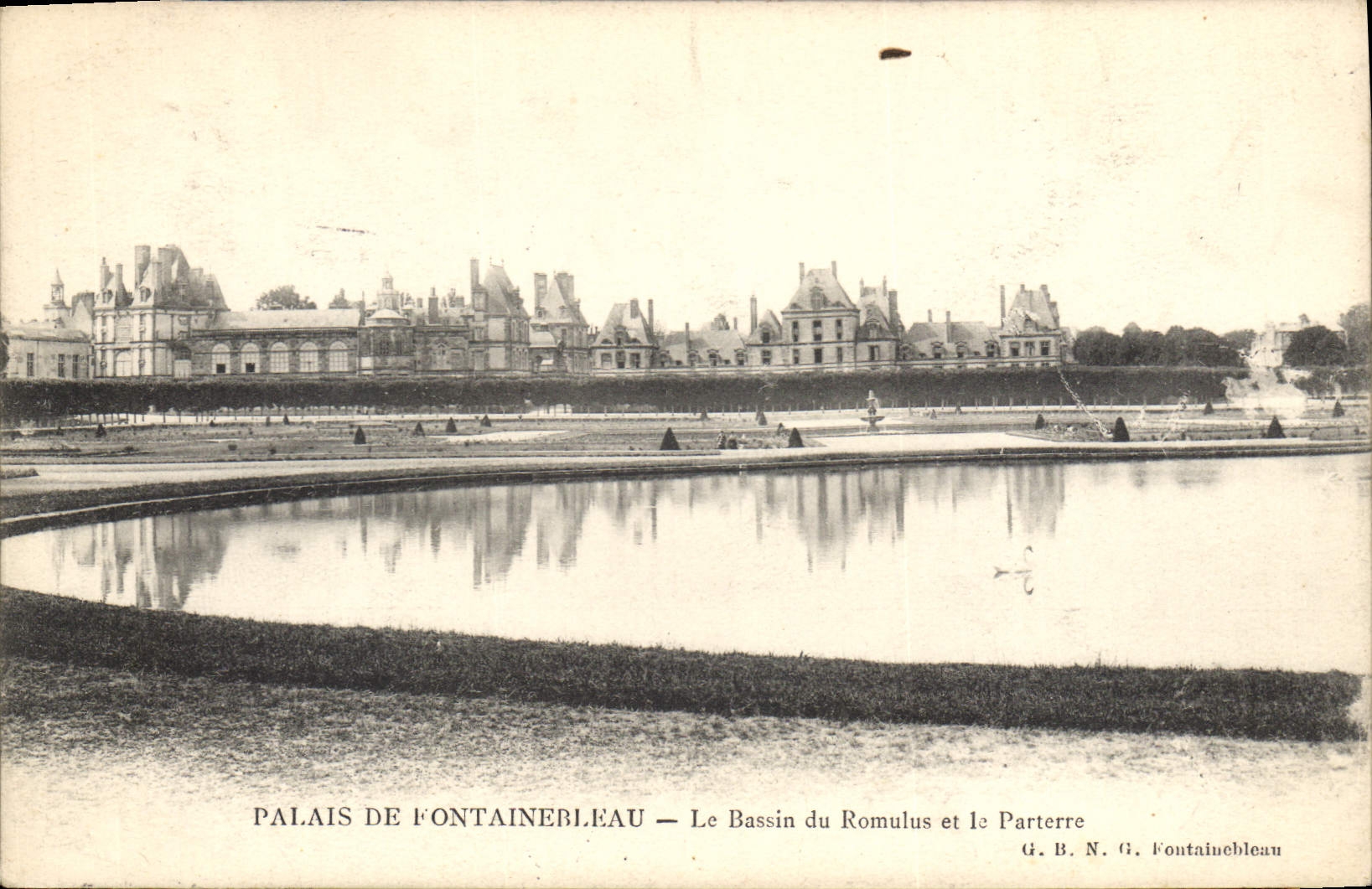 CPA Palais de Fontainebleau Le Bassin du Romylus et le Parterre 