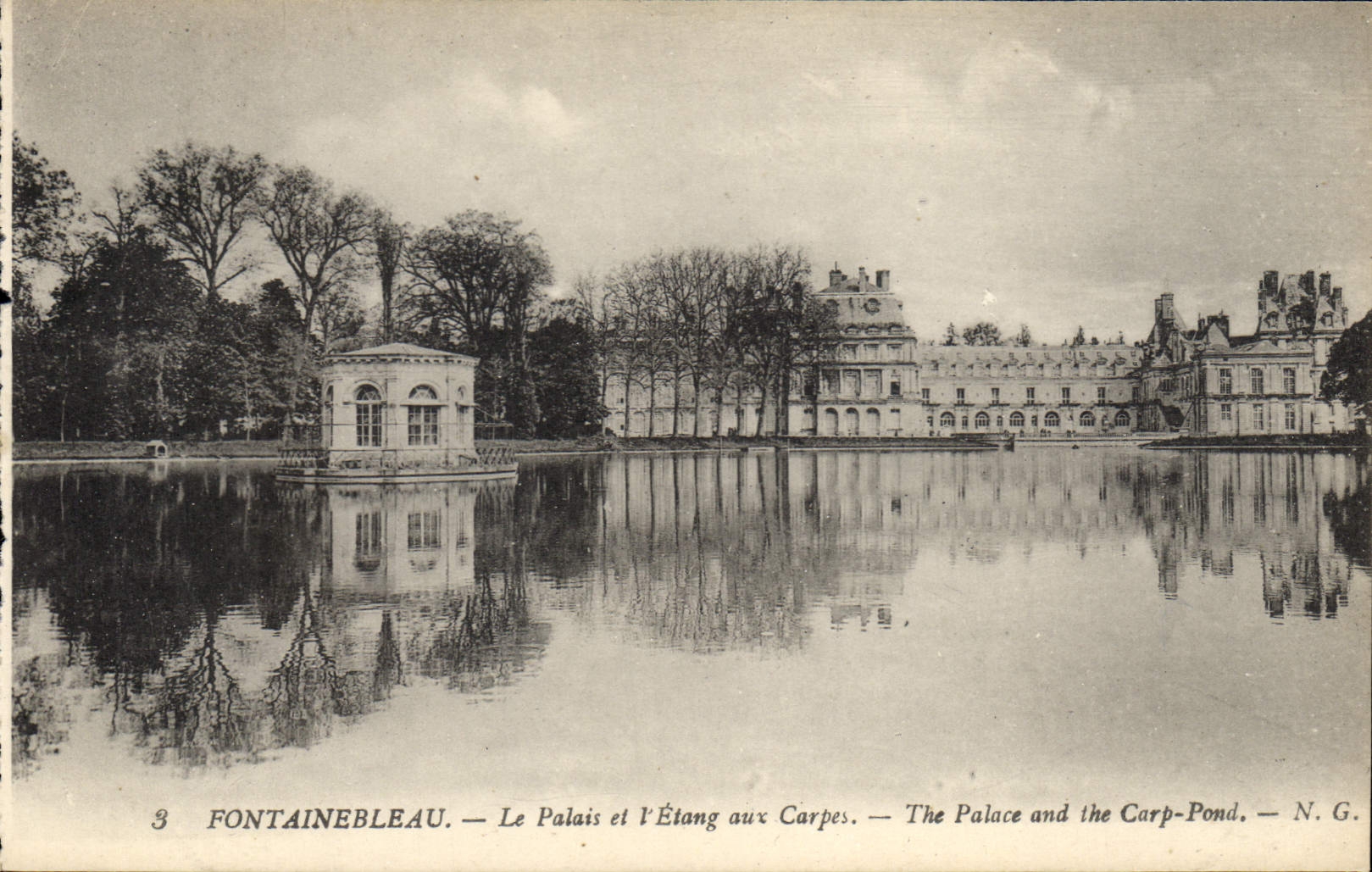CPA Fontainebleau Le Palais et l'Etang aux Carpes