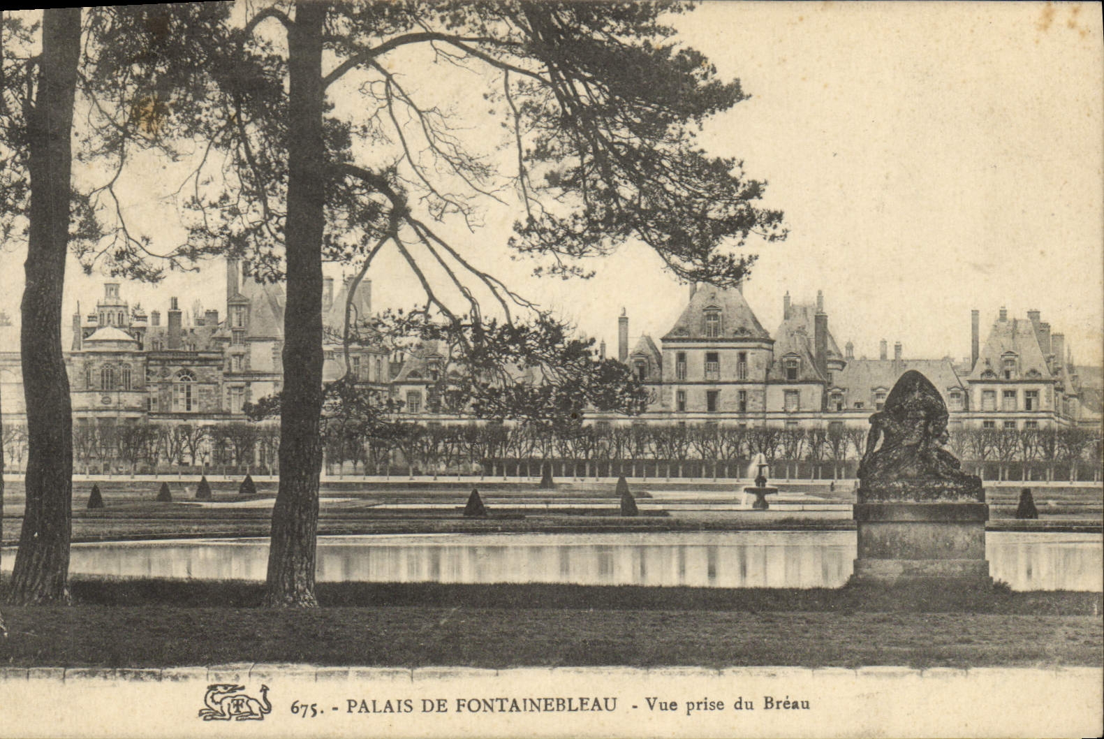 CPA Palais de Fontainebleau Vue prise du Breau 