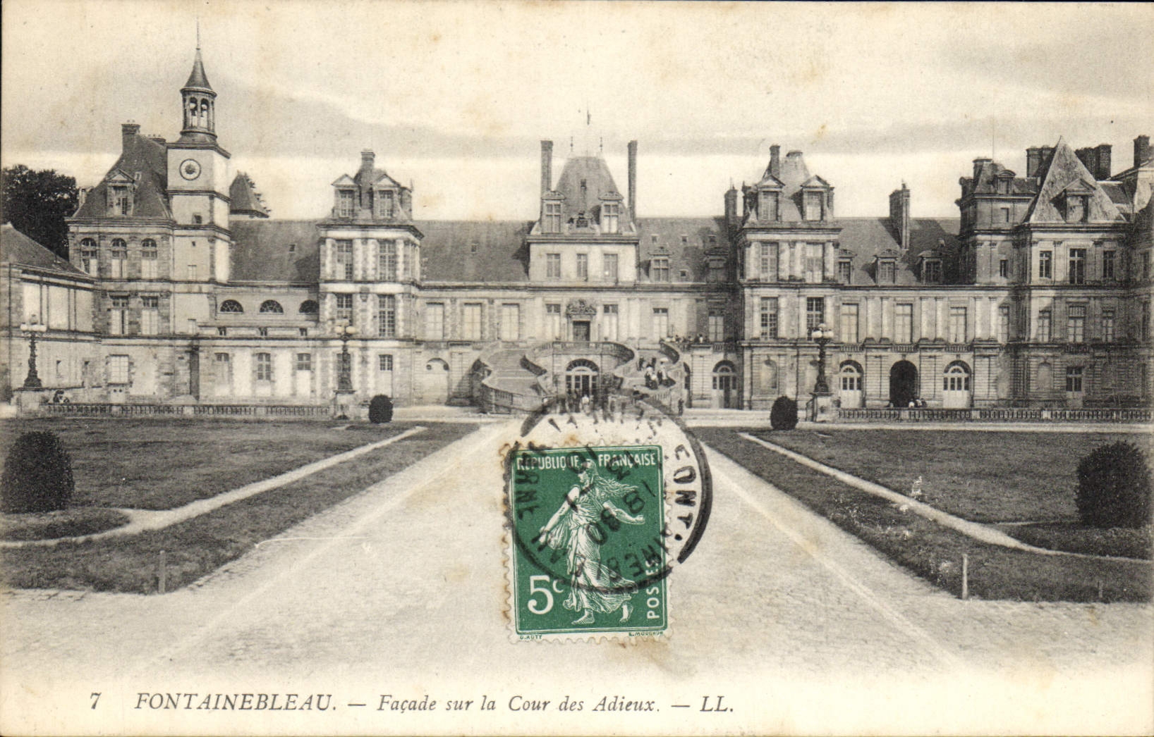 CPA Fontainebleau Facade sur la Cour des Adieux