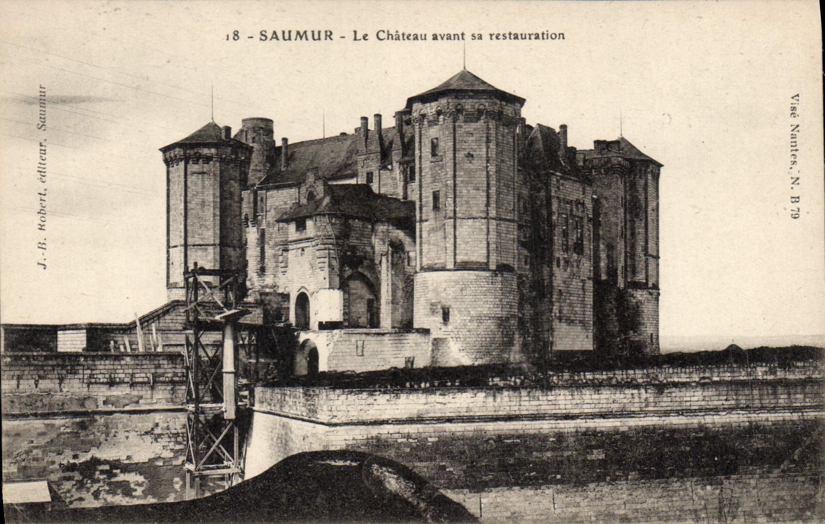 CPA Saumur Le Chateau avant sa restauration 