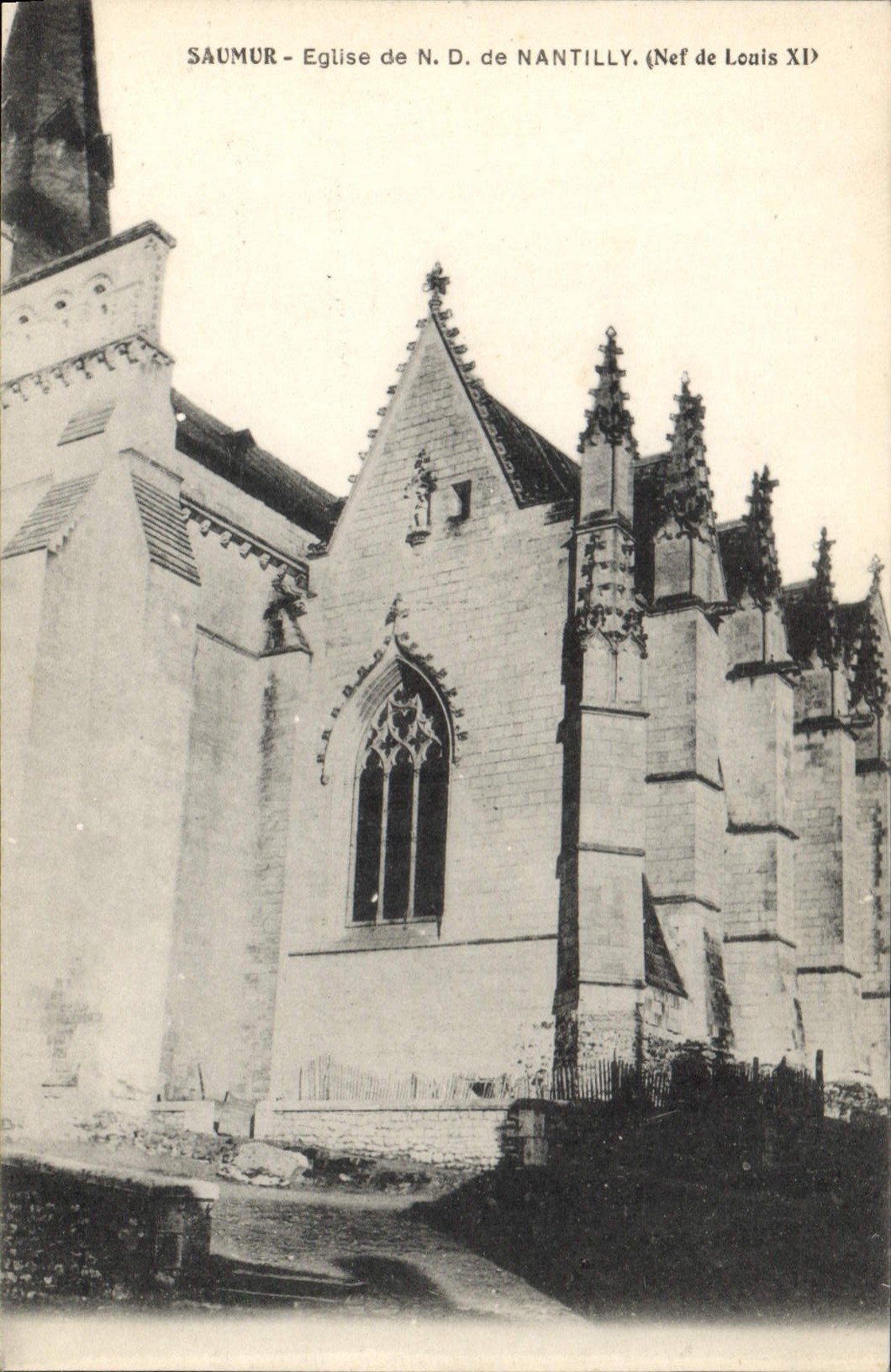 CPA Saumer Eglise de N D de Nantilly Nef de Louis XI 