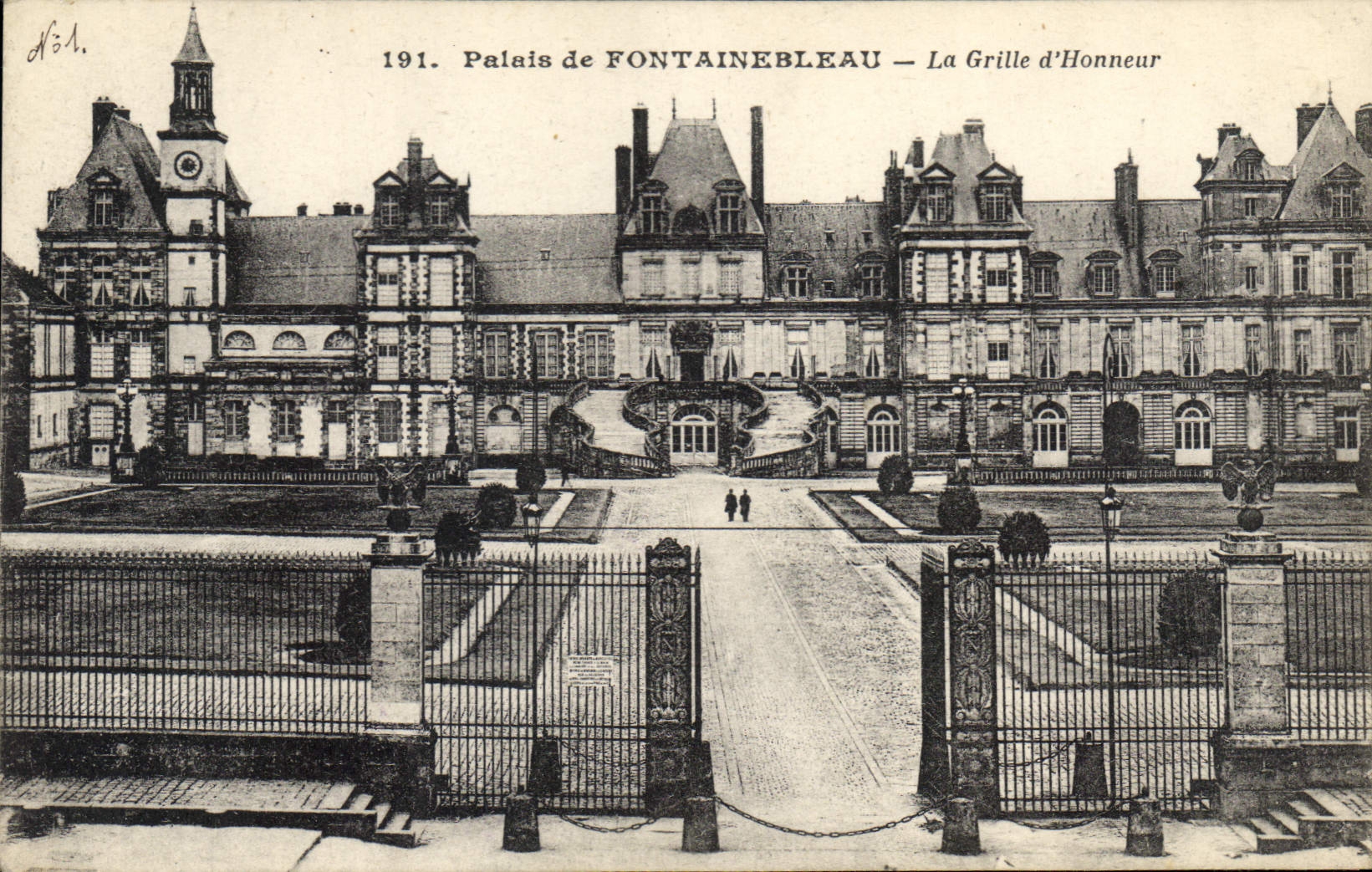 CPA Palais de Fontainebleau La Grille d'Honneur 