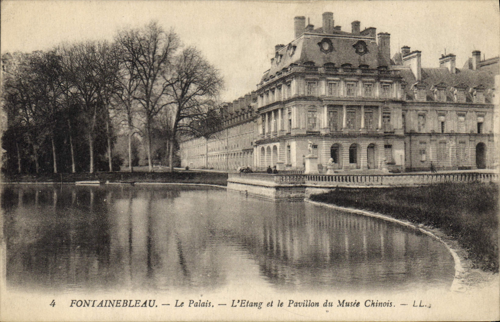 CPA Fontainebleau Le Palais l'Etang et le Pavillon du Musee Chinois 