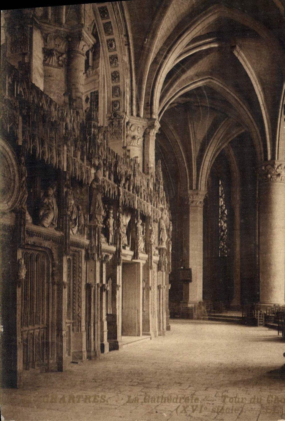 CPA Chartres La cathedrale Tour du chœur