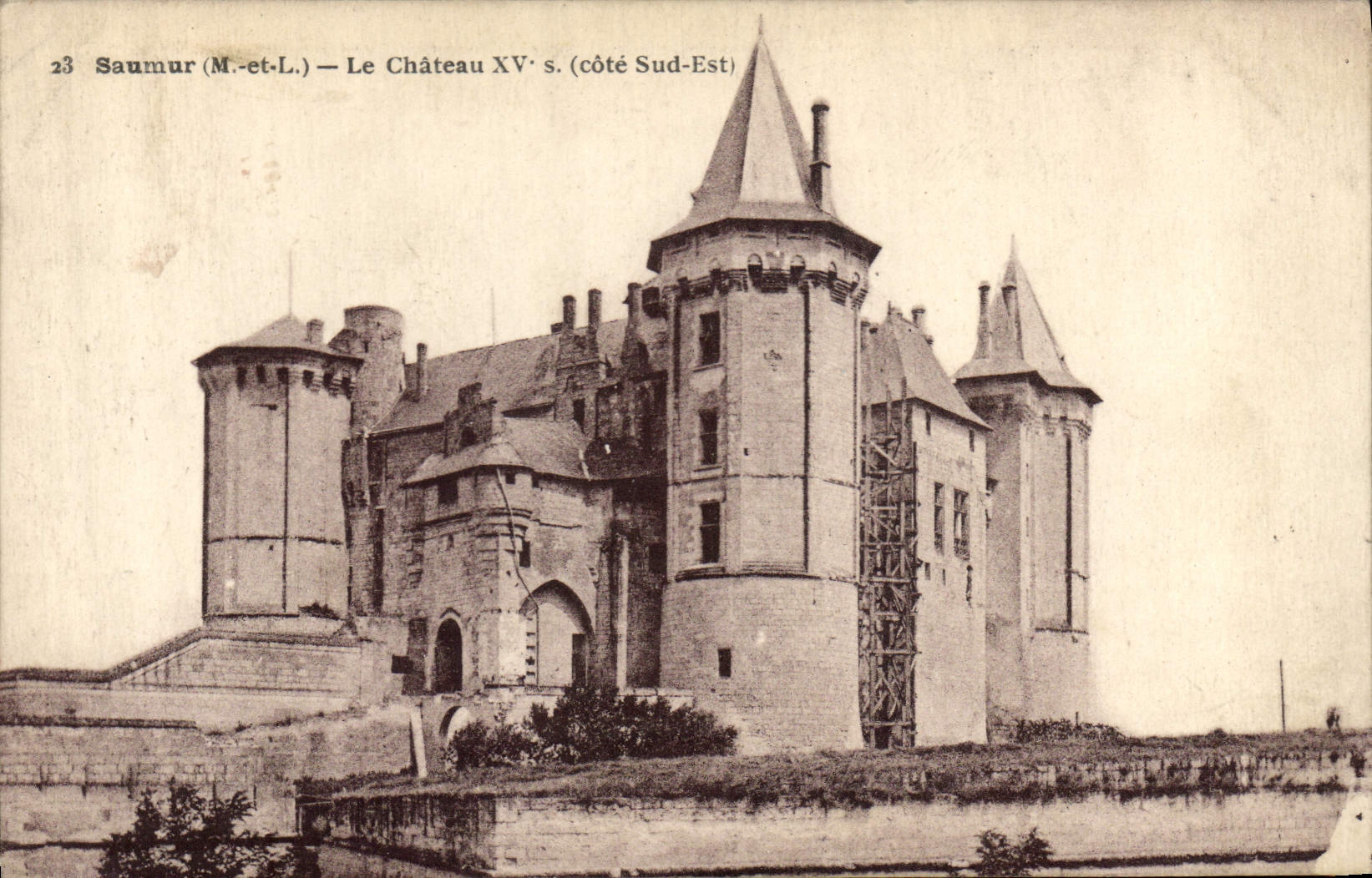 CPA Saumur Maine et Loire Le Chateau XV Cote sud Est