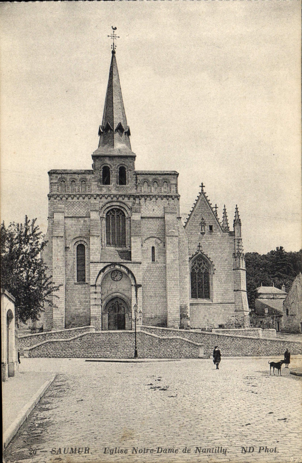 CPA Saumur Eglise Notre Dame de Nanuilly