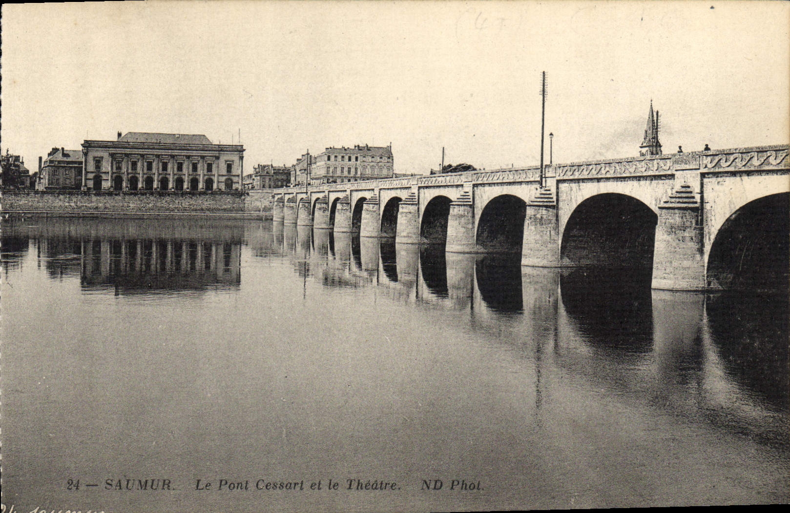 CPA Saumur Le Pont Cessart et le Theatre 