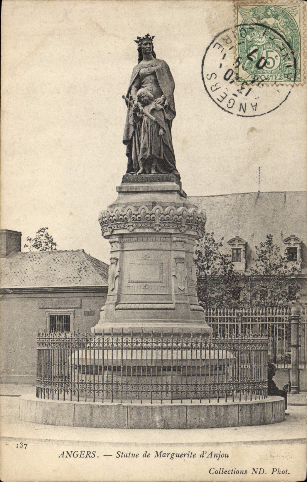 CPA Angers Statue de Marguerite d'Anjou 