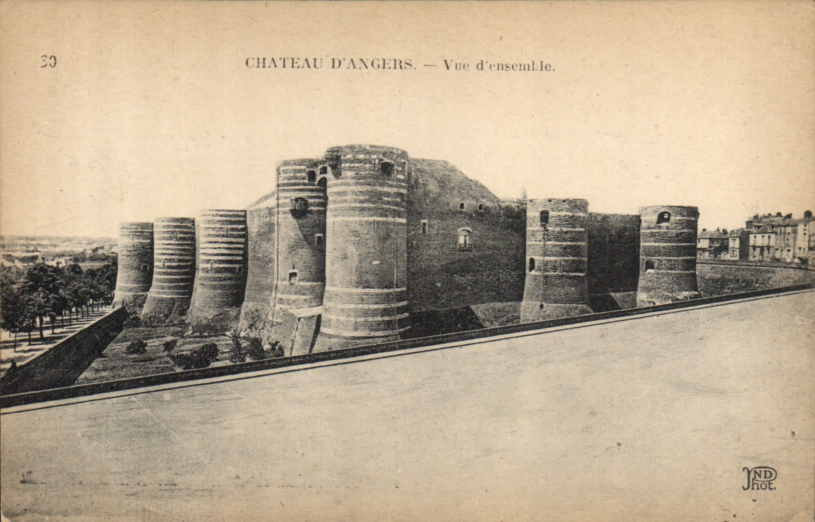 CPA Chateau d'Angers Vue d'Ensemble 
