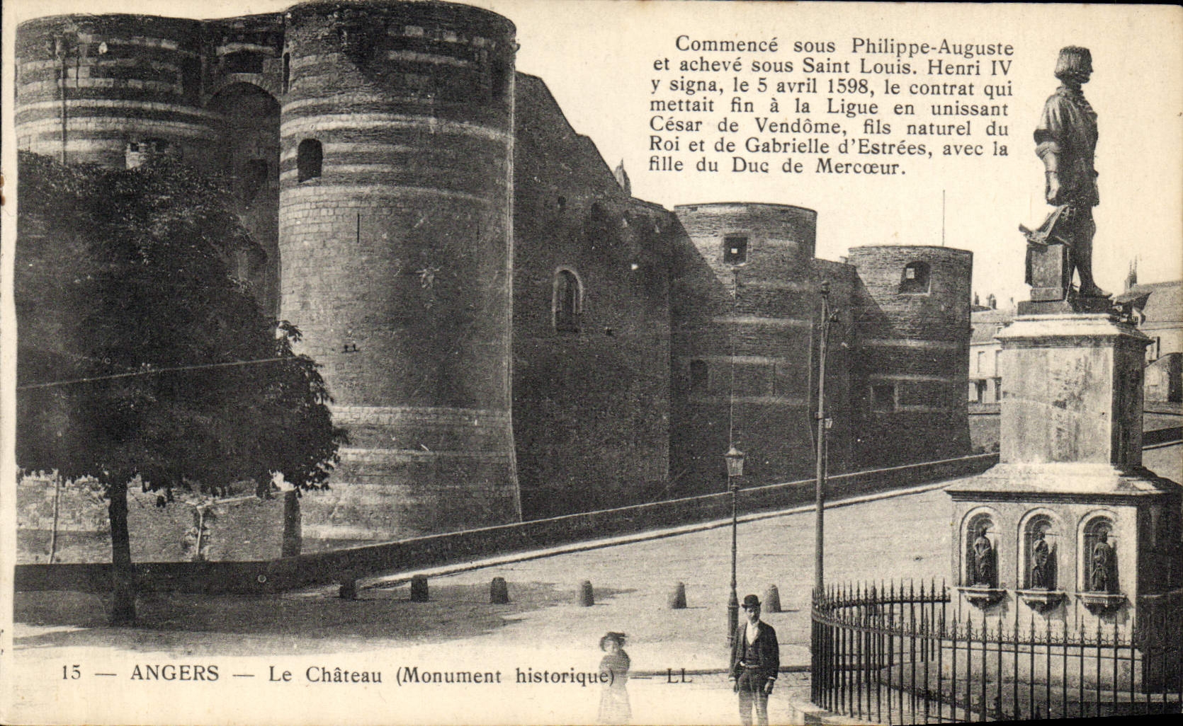 CPA Angers Le Chataeu Monument Historique