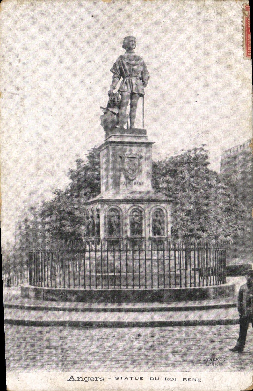 CPA Angers Statue du Roi Rene 