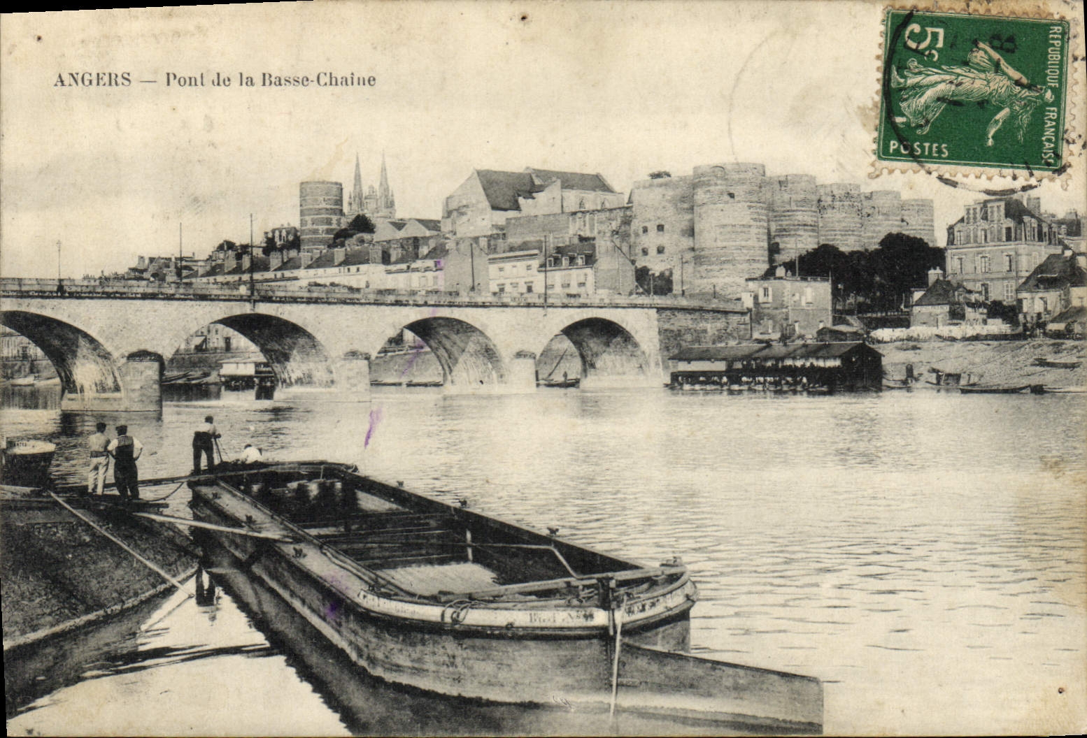 CPA Angers Pont de la Basse Chaine Bateau Peniche
