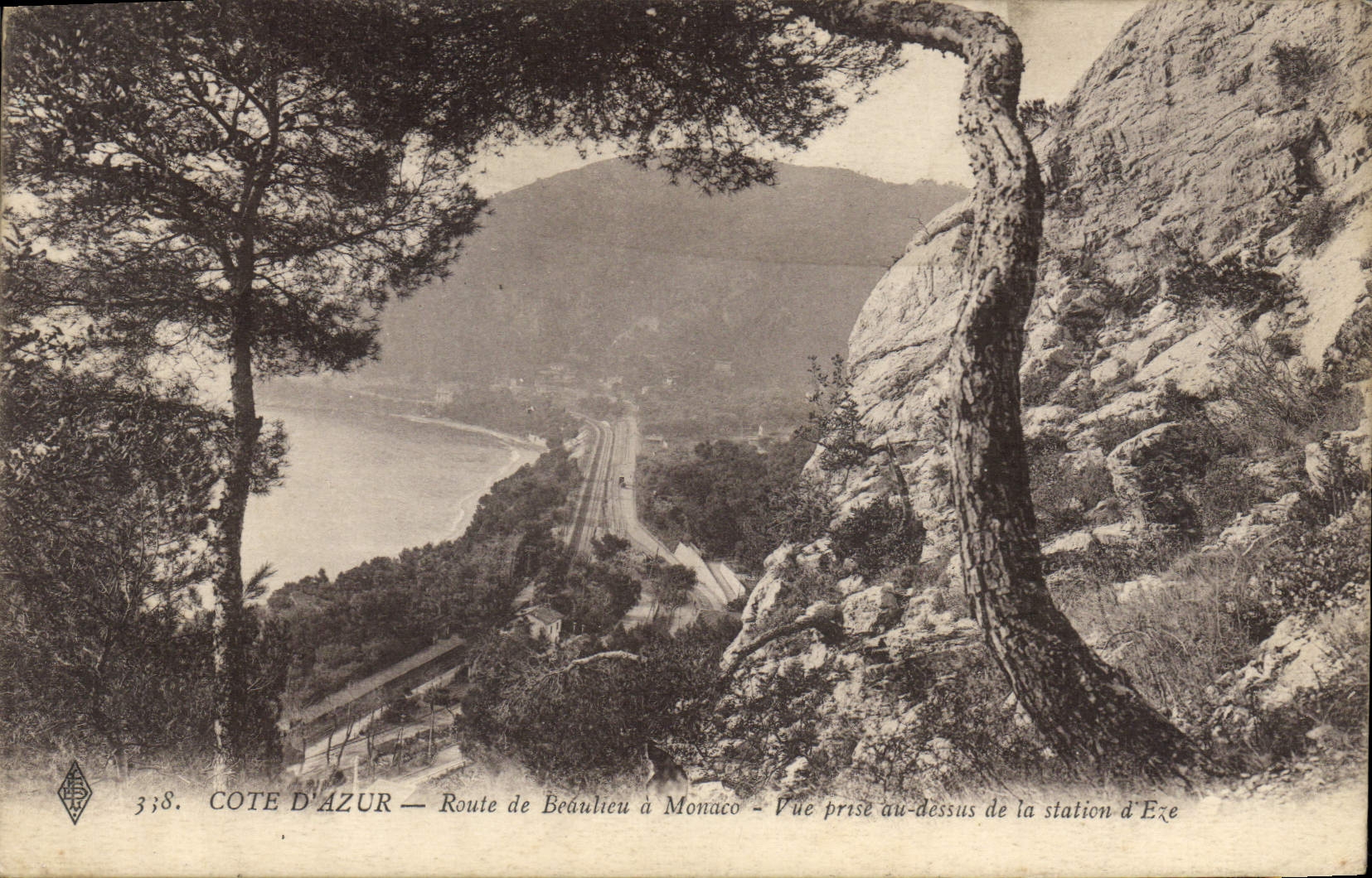 CPA Cote d'Azur Route de Beaulieu a Monaco Vue prise du dessus de la Station d'Eze