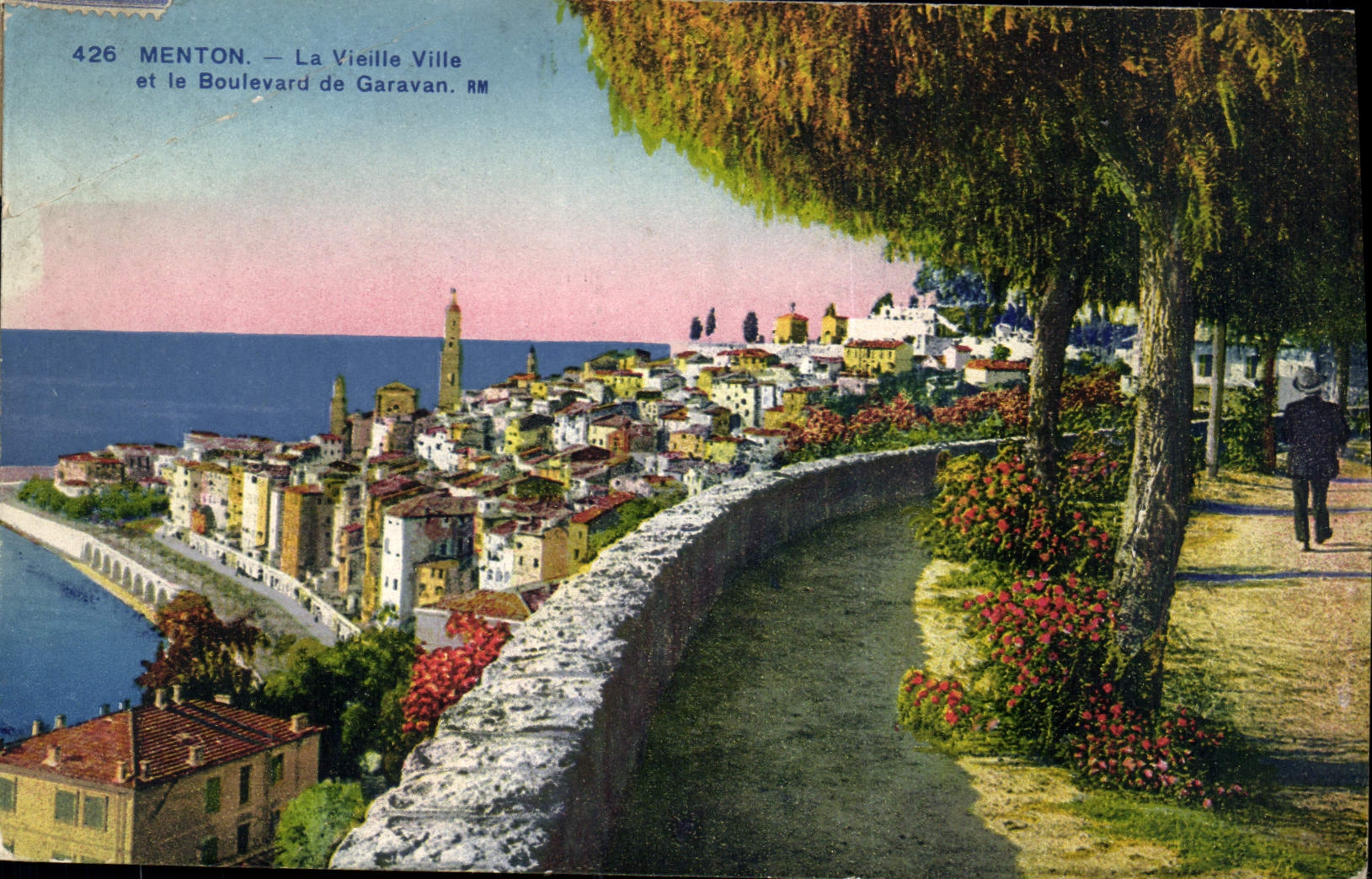 CPA Menton La Vieille Ville et le Boulevard de Garavan 