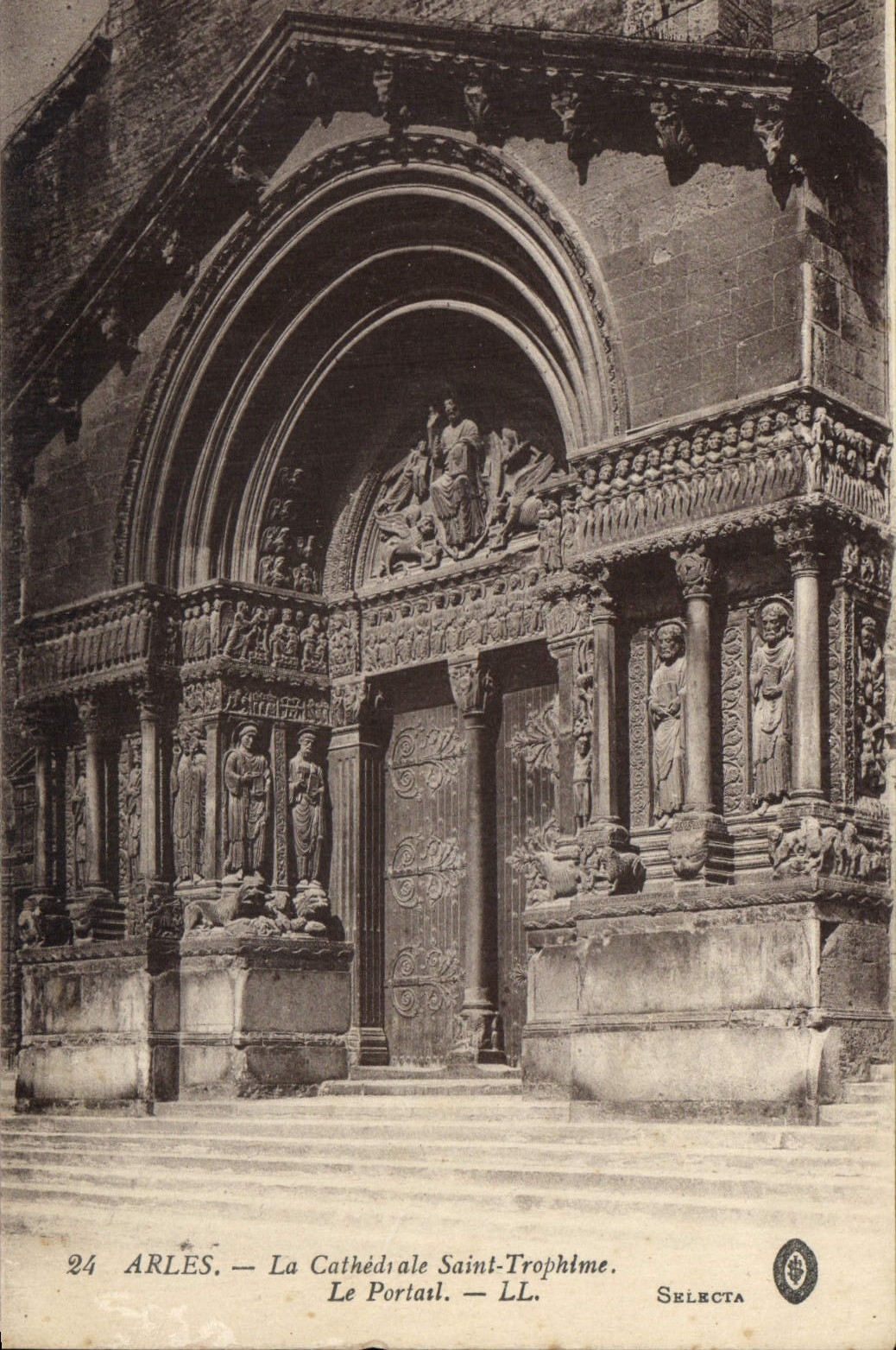 CPA Arles La Cathedrale Saint Trophime Le Portail